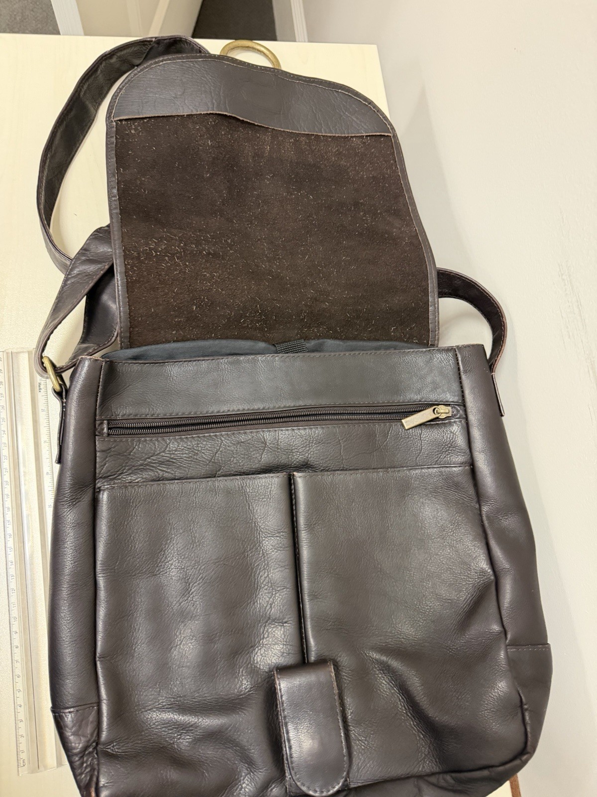 Leather Messenger Bag Adjustible Strap Multi-Pocket Unisex Brown Magnetic Snap
