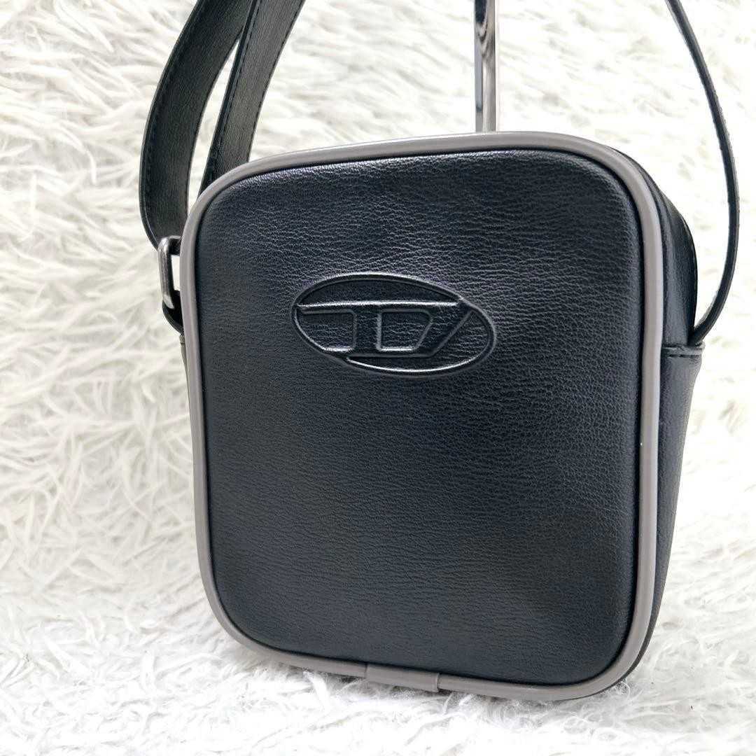Diesel Men Holi-D Shoulder Bag Oval D Logo Almost unused Luxury Stylish Casual