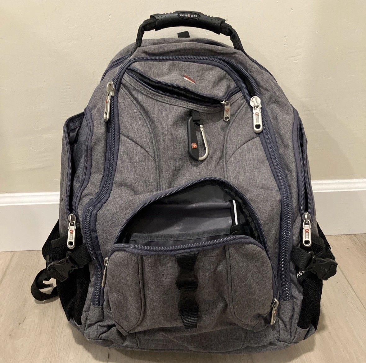 Swiss Gear 1900 Scansmart TSA 17-Inch Laptop Backpack, Grey Heather, Airflow
