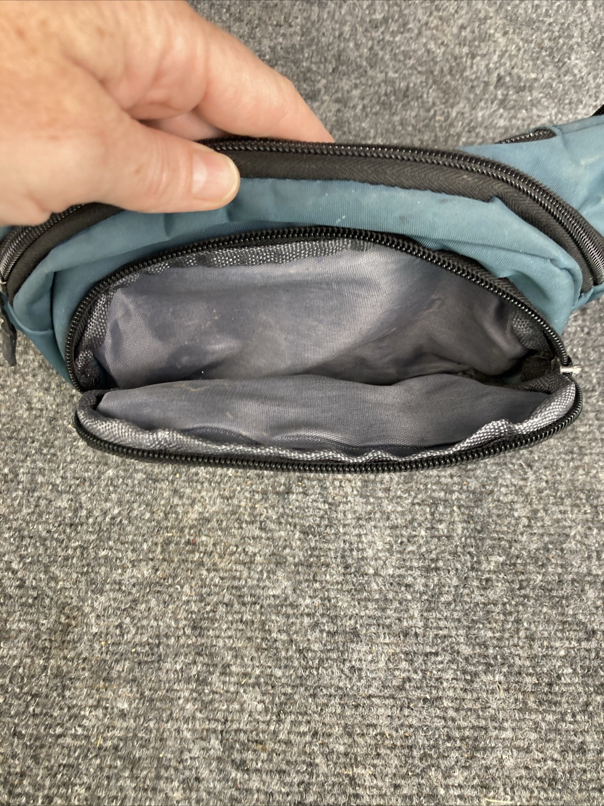 Nike Teal Green 4 Zip Pocket Adjustable Crossbody Bag Pouch Fanny Pack