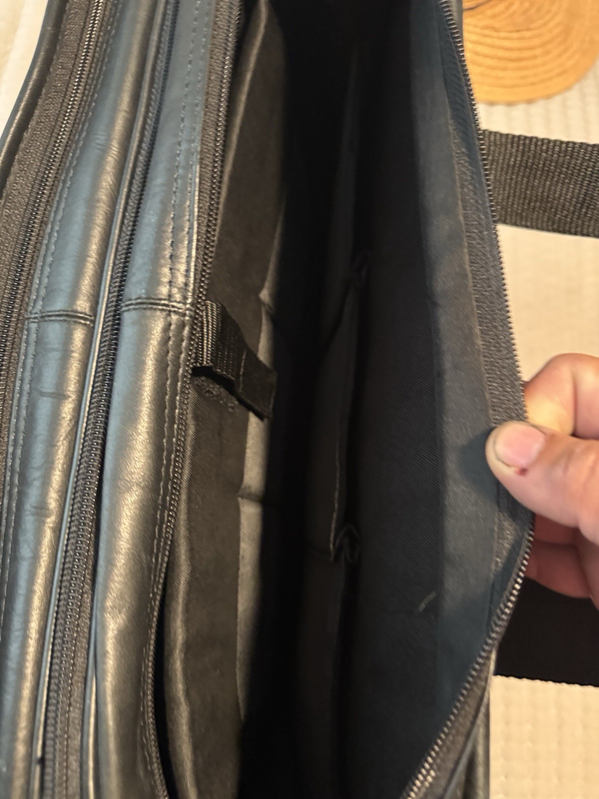 Wilson’s Leather Pelle Studio Black Briefcase Messenger Bag with Pockets & Strap