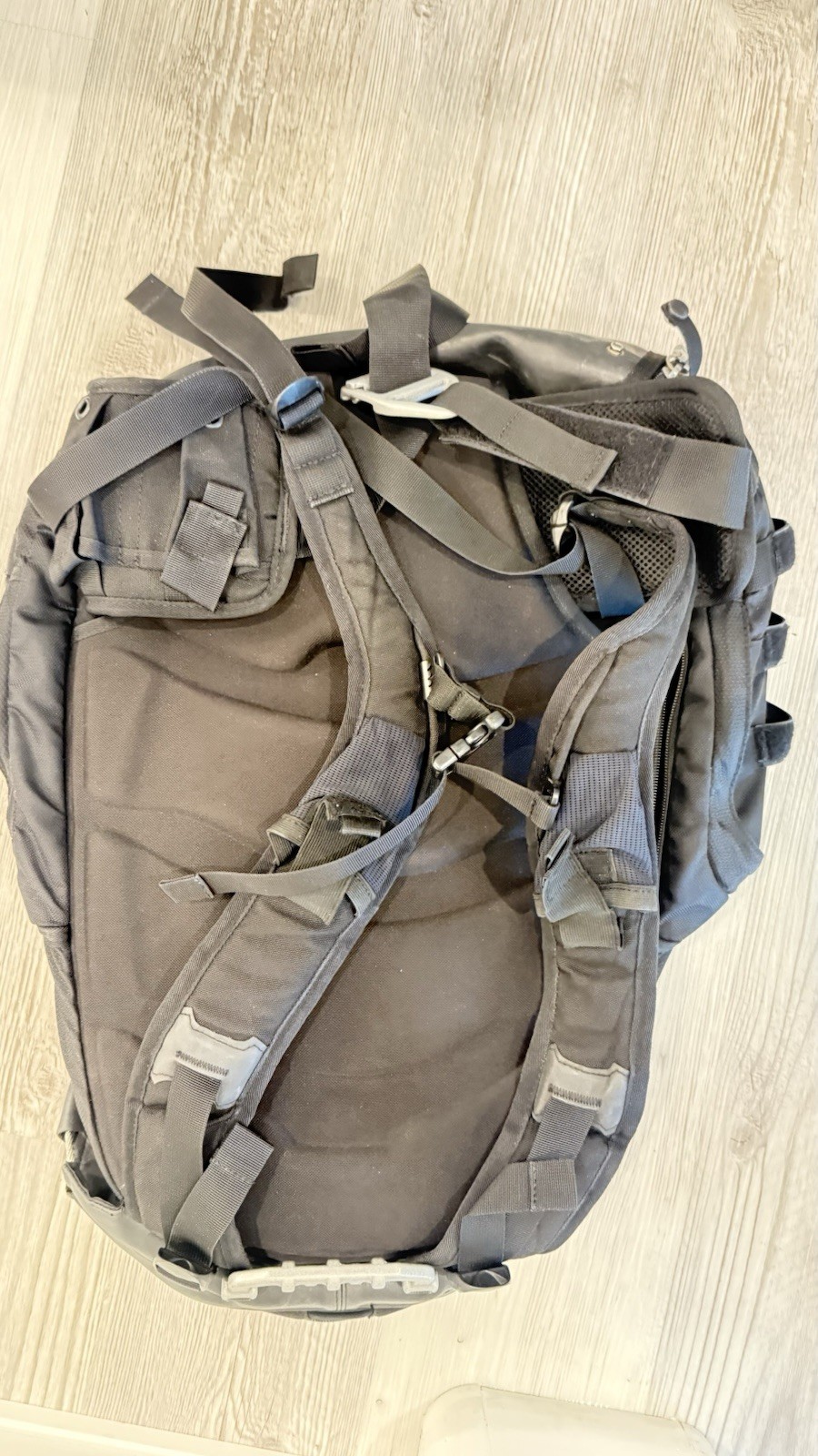Oakley 34L Kitchen Sink Backpack – Black (92060AODM)