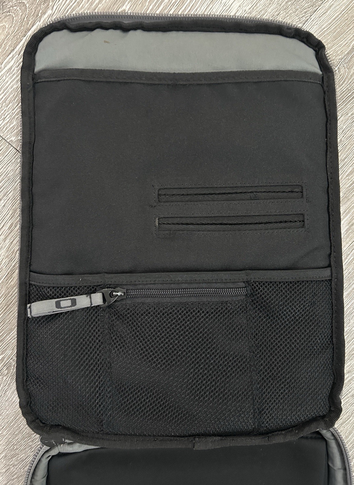 Oakley Checkpoint Vertical Laptop Messenger Bag Black, Padded, Tactical, 14×12