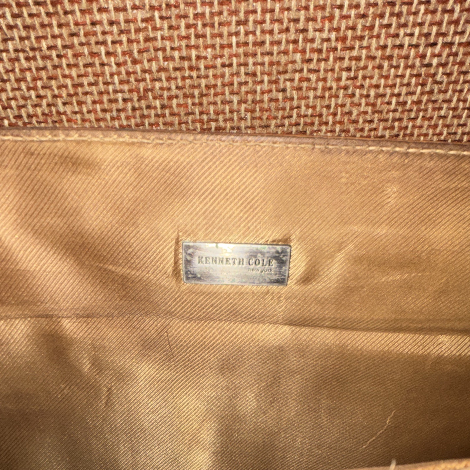 Kenneth Cole Brown Messenger Bag Large Shoulder Strap Buckle Zip Pockets Travel