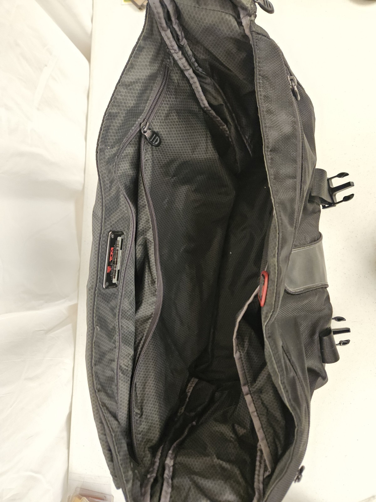 Tumi T-Tech Laptop Messenger Bag Black Briefcase Crossbody Essential Gear
