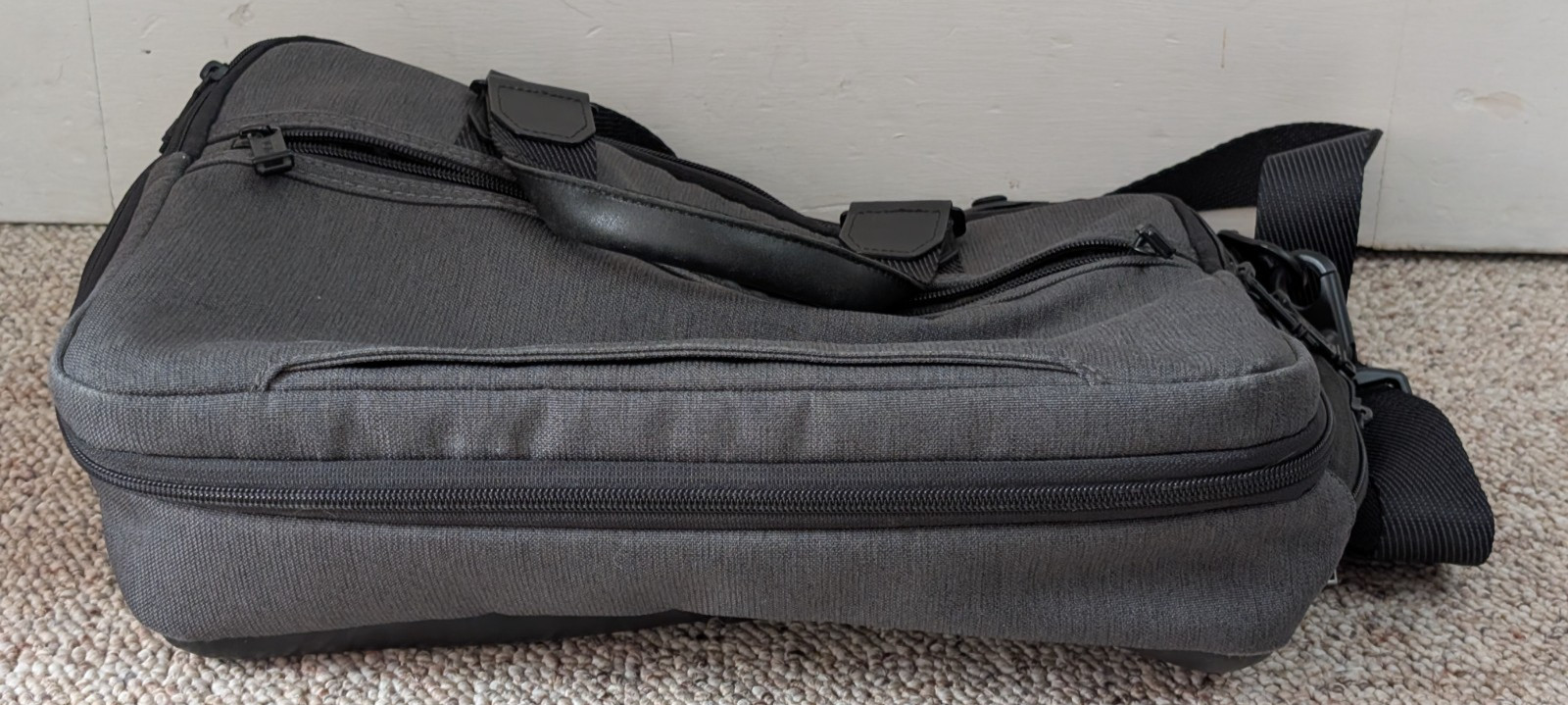 TUMI Slim Commuter Briefcase ALPHA BRAVO – 16 X 12 Inch Business Bag- Fantastic!