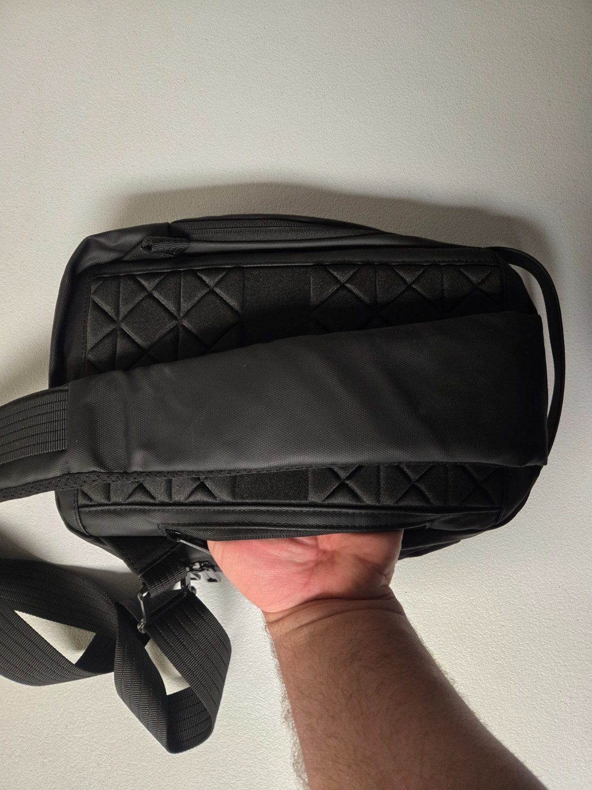 HEROIC KNIGHT Travel Sling Shoulder Bag w/ USB Charging Port Crossbody Chest Bag