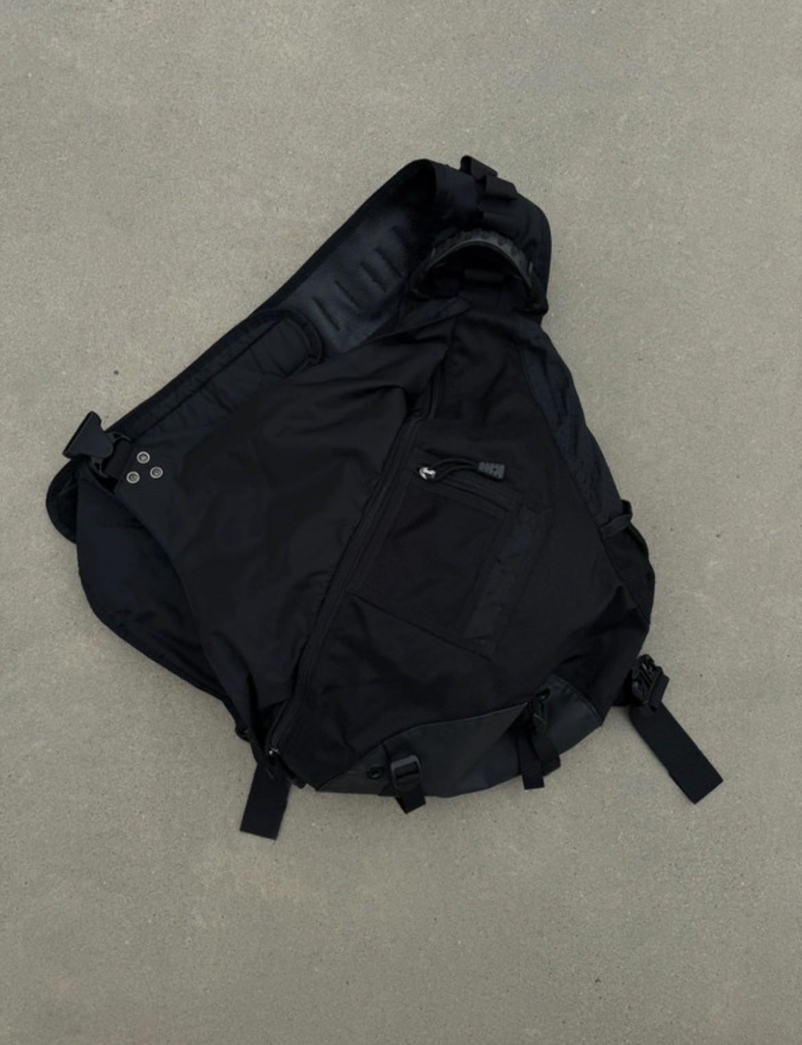 OAKLEY Sandbag Sling Backpack Bag Black Software Vintage 90s-00s Y2K