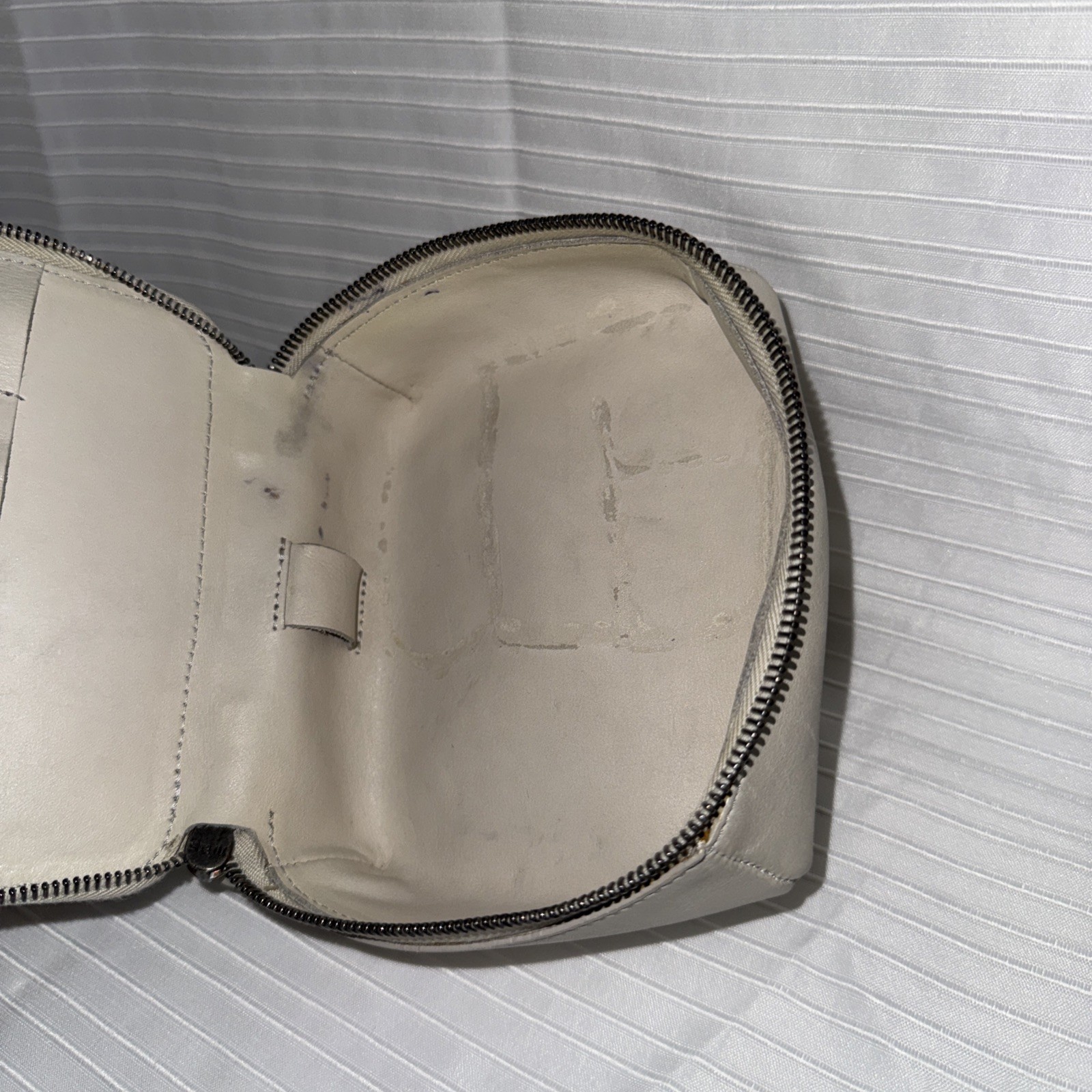 This Is Ground Leather Zip Travel Cord Organizer Case, Cream Made In Italy Used