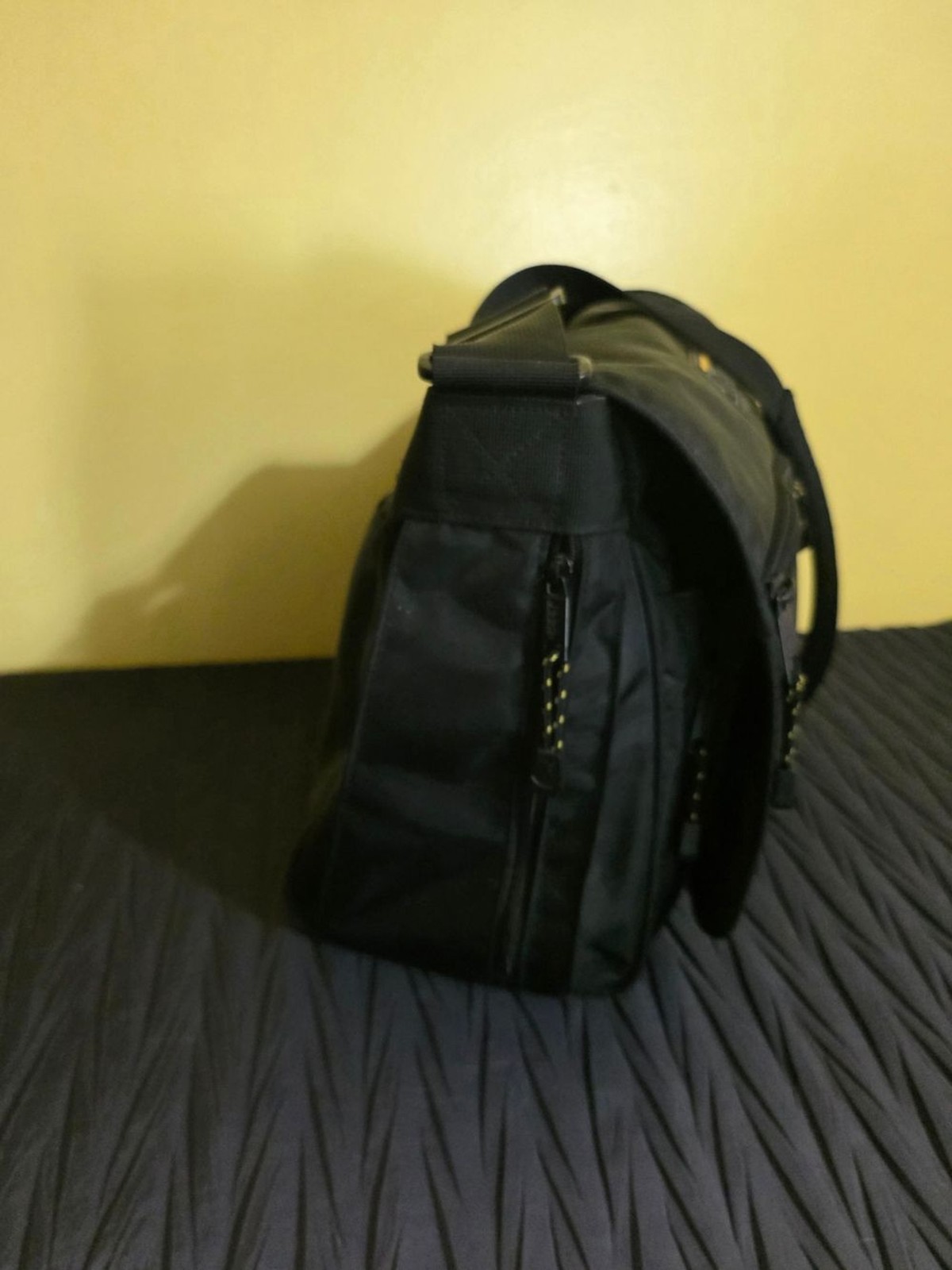Jeep Black Men’s Messenger Bag – Durable Everyday Carry