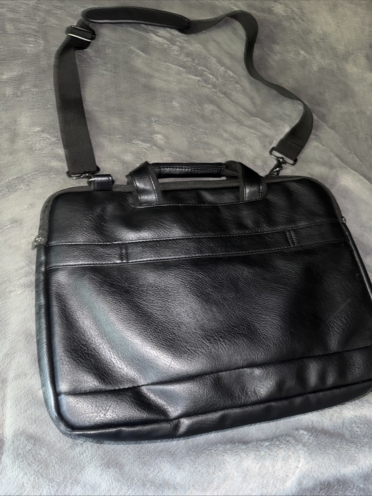NWT Kenneth Cole R-Tech Reaction “Long Way To Go” Laptop Case