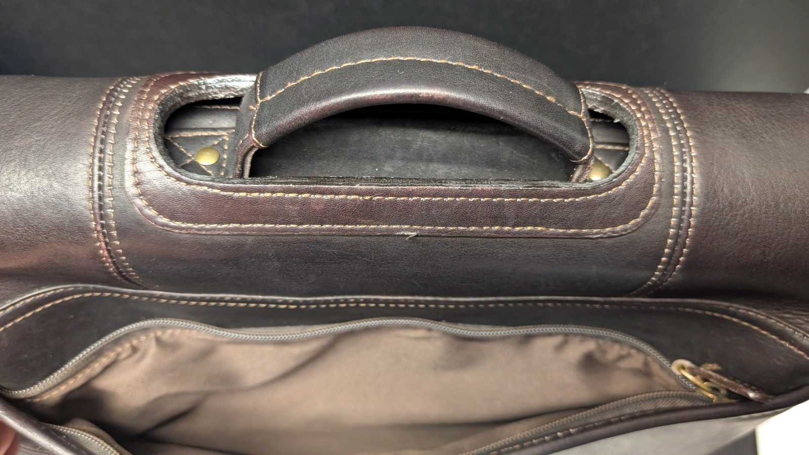Vintage Dorado Dilana Brown Leather Messenger Bag 16″W x 13″H Made in Columbia