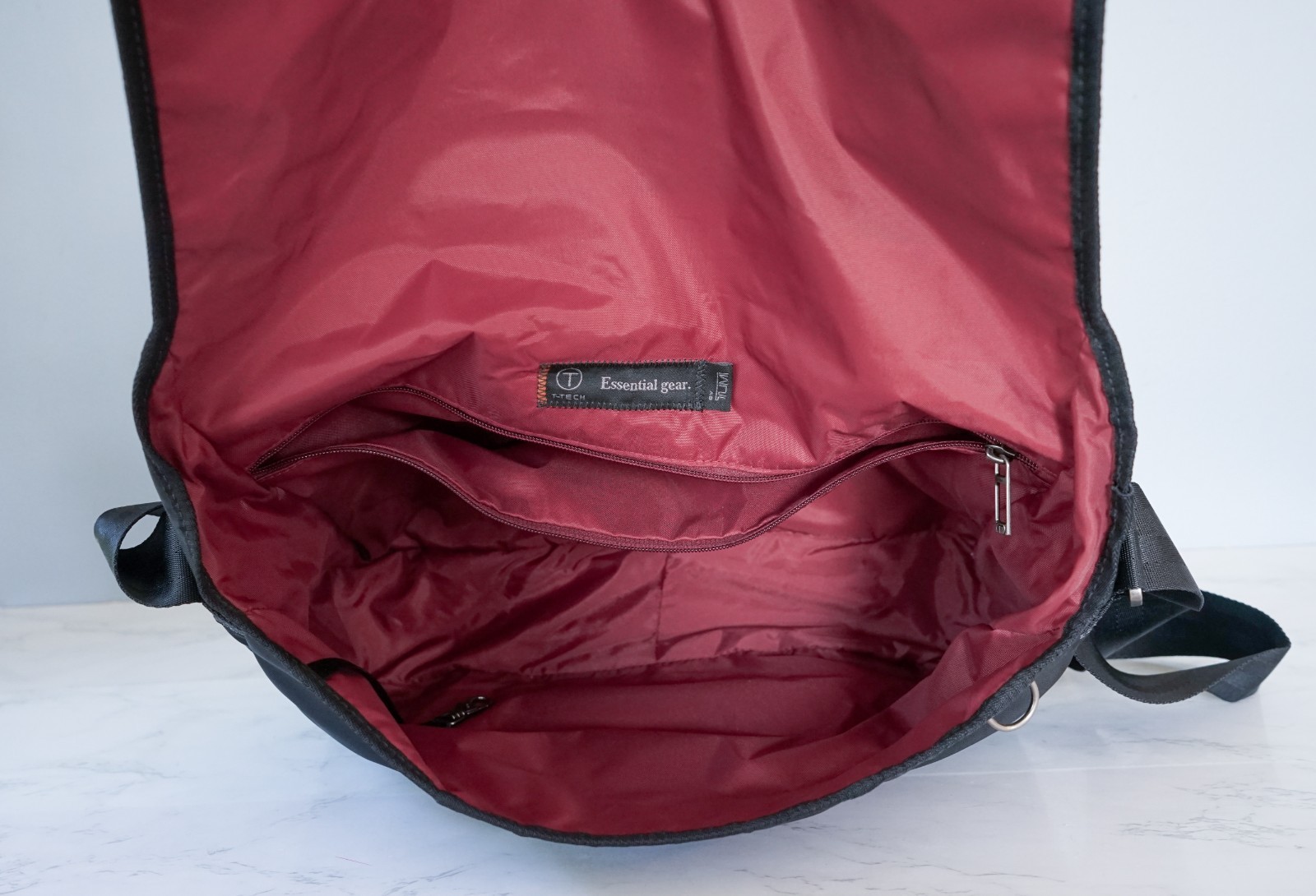 Tumi T Tech Essential Gear Messenger Crossbody Bag 15″ City Commute Laptop Bag
