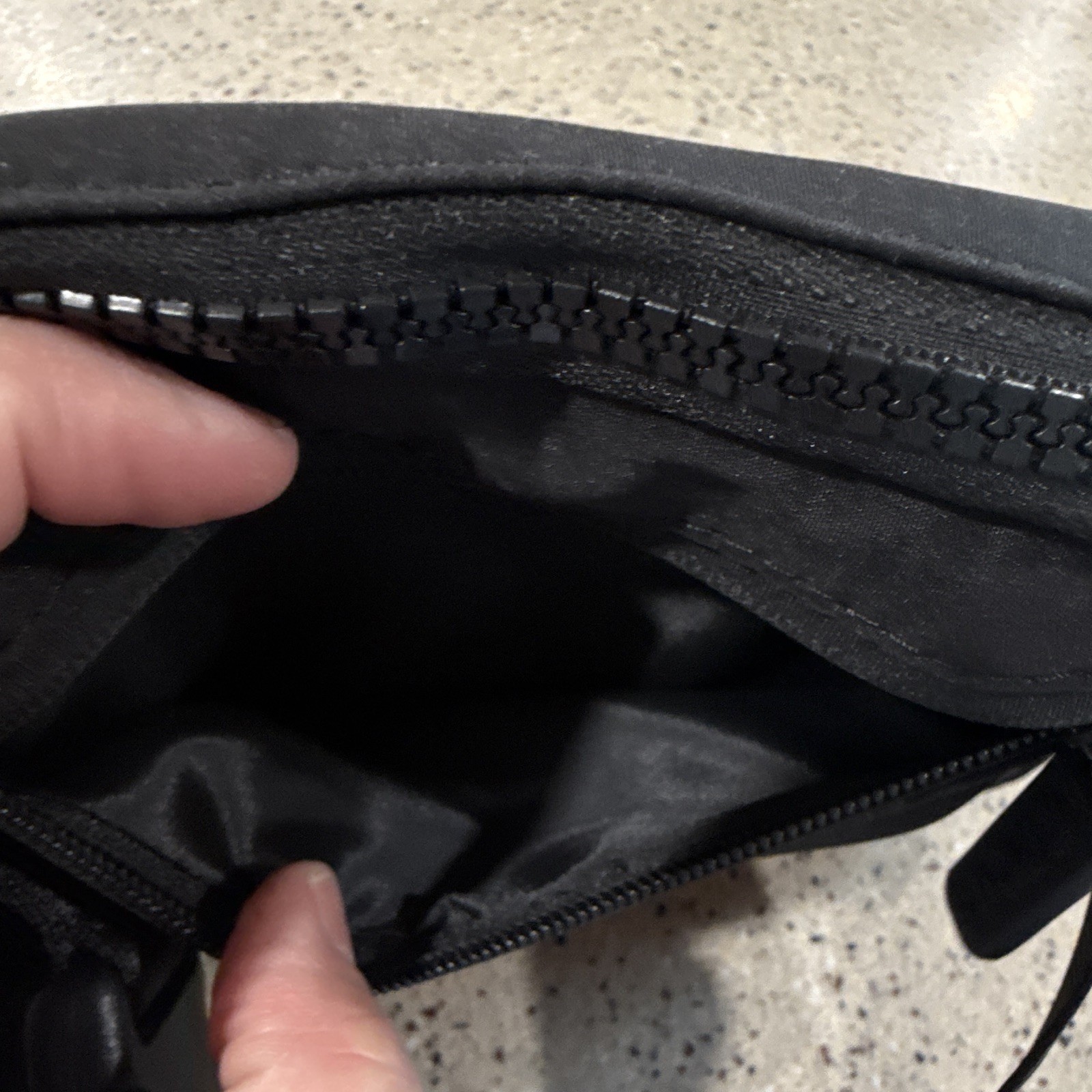 Crocs Black Small Crossbody Bag Zip Adjustable Strap w/ Peanuts Jibbitz