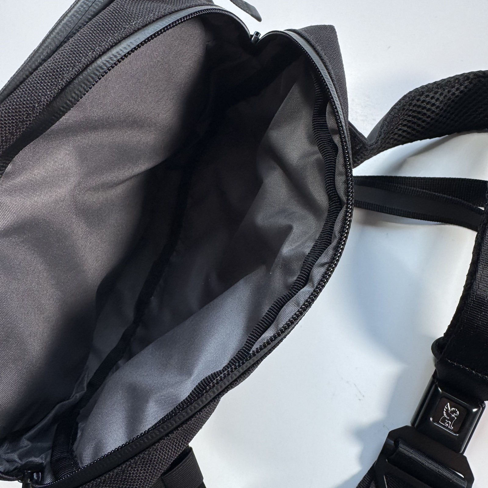 CHROME INDUSTRIES Barrage 5L Sling Crossbody Bag Small Black