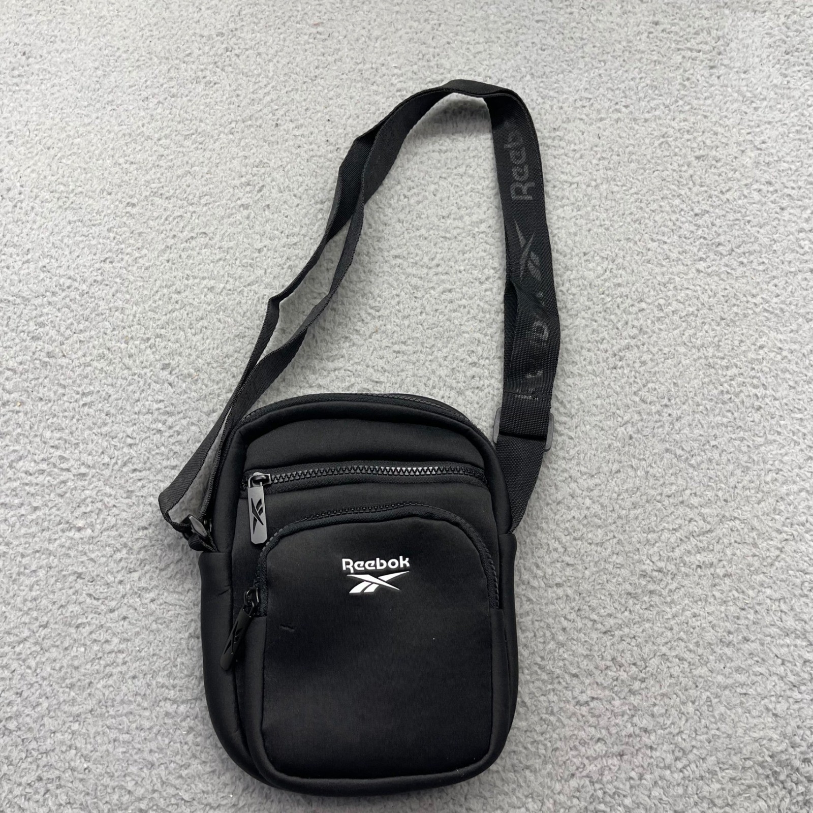 Reebok RWS2C2087TJ Black Crossbody Adjustable Strap Logo 043516 Travel Side Bag