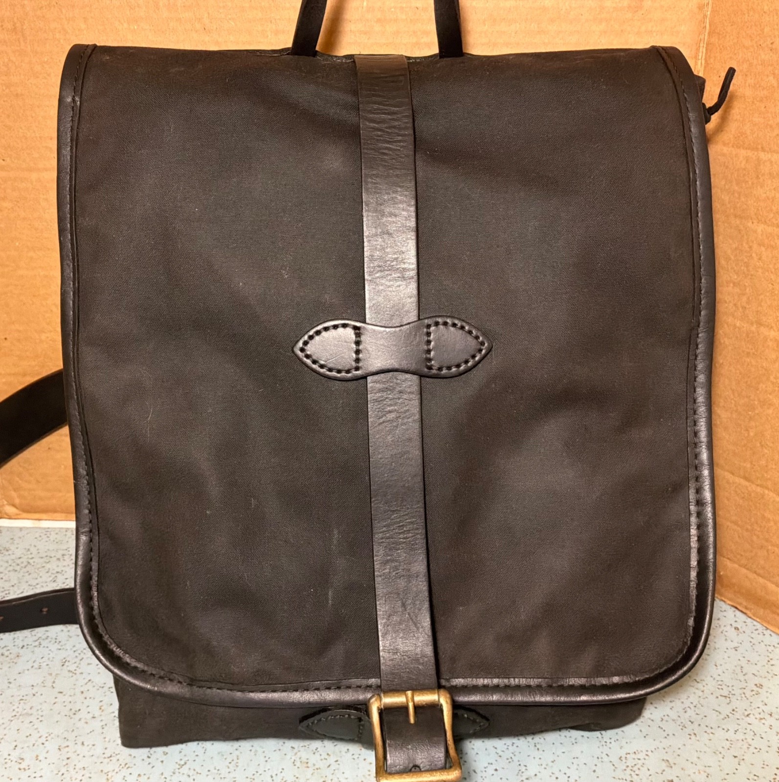 FILSON RUGGED BLACK BACKPACK w/LEATHER BRIDLE STRAPS & BRASS BUCKLES DRAWSTRING