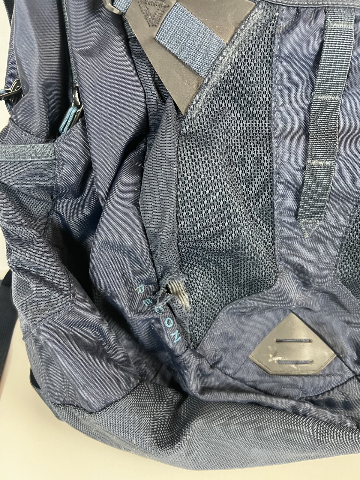 The North Face Recon 30L Backpack Dark Blue School Laptop Tablet NF00CLG4 USED