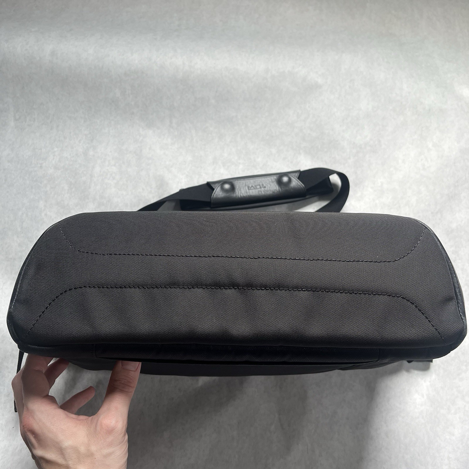 TUMI Tahoe Bode Messenger Bag Black Laptop Business Bag Flip Top Pockets Casual
