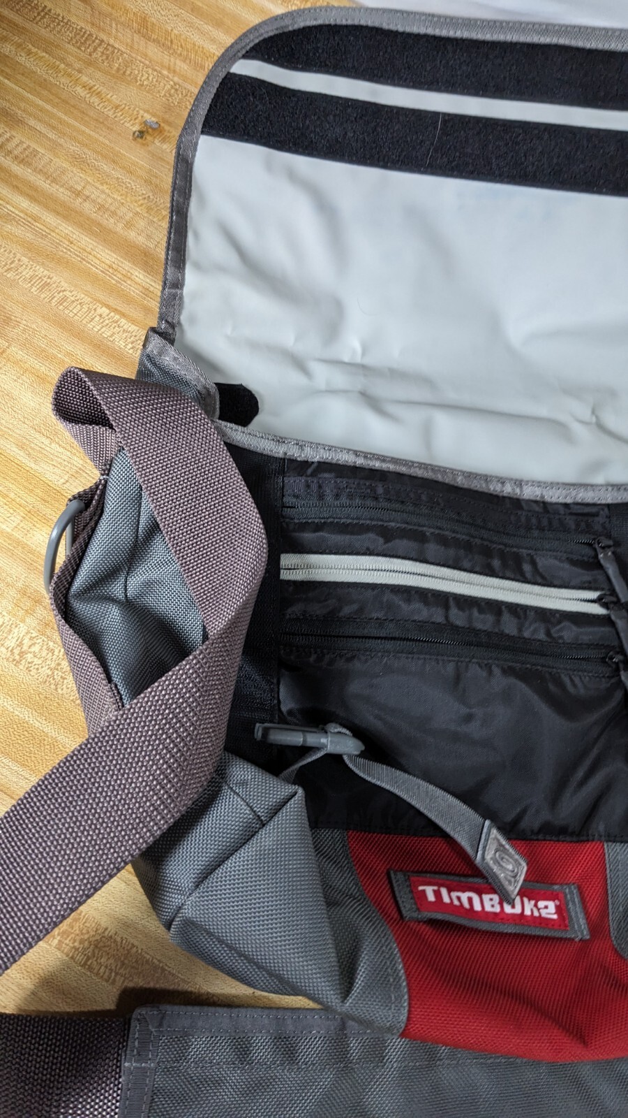 Timbuk2 Messenger Bag Briefcase Laptop Padded Pockets Push Lock Red Gray Canvas