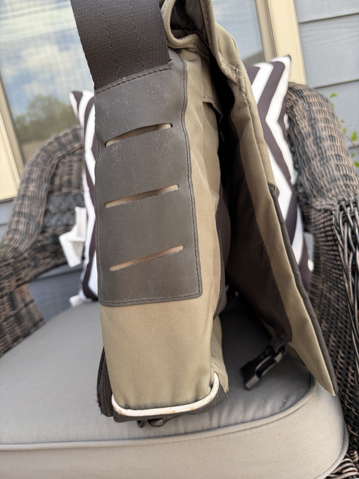 Tumi T-Tech Olive Green Ballistic Nylon Messenger Crossbody Laptop Bag Briefcase