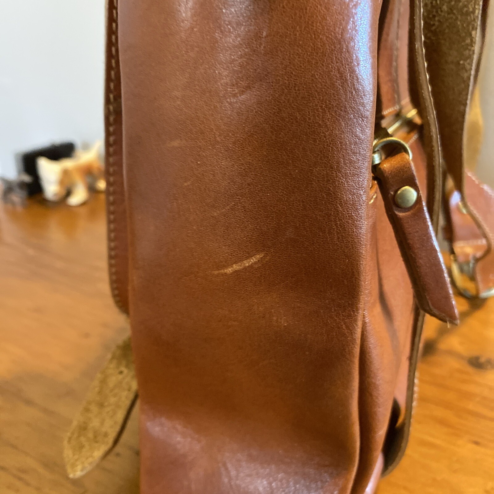 T NOBILE Cognac Leather Straps Laptop Large Messenger Bag Purse ITALY EUC