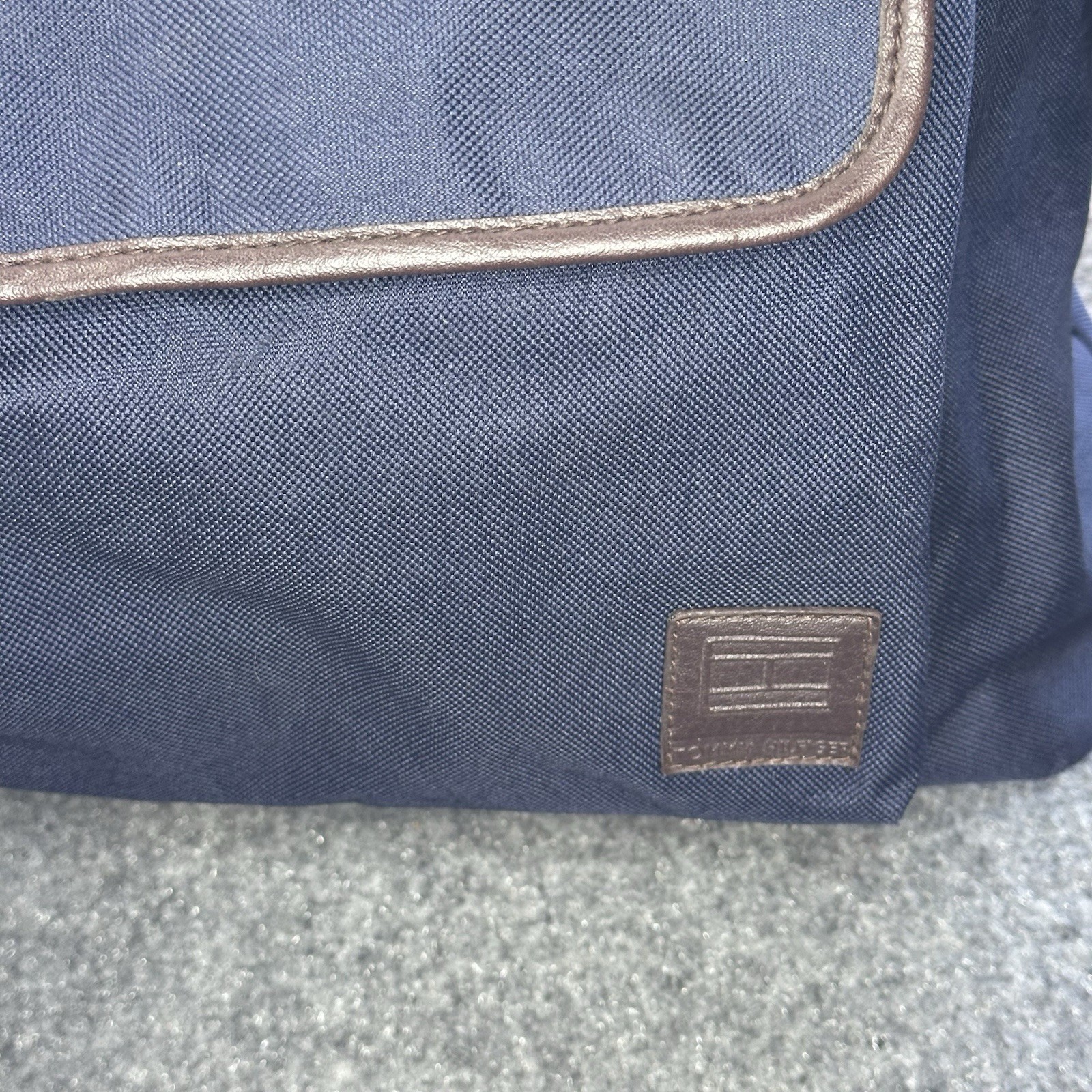 Vintage Tommy Hilfiger Medium Gym Duffle Bag 20”x12”x 7.5” Blue Leather Straps