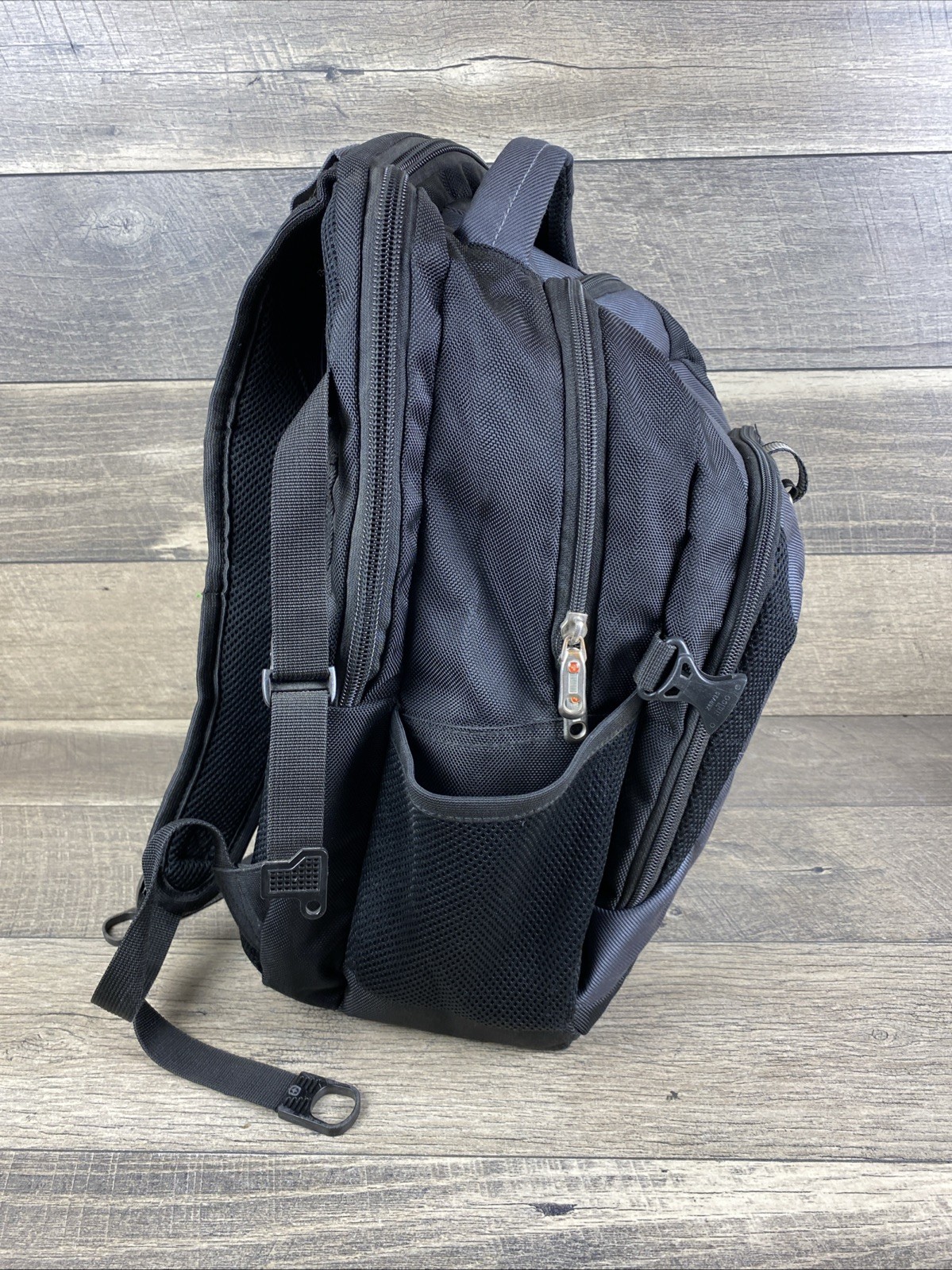 SWISSGEAR AIRFLOW BLACK & GRAY SCHOOL TRAVEL BACKPACK BAG