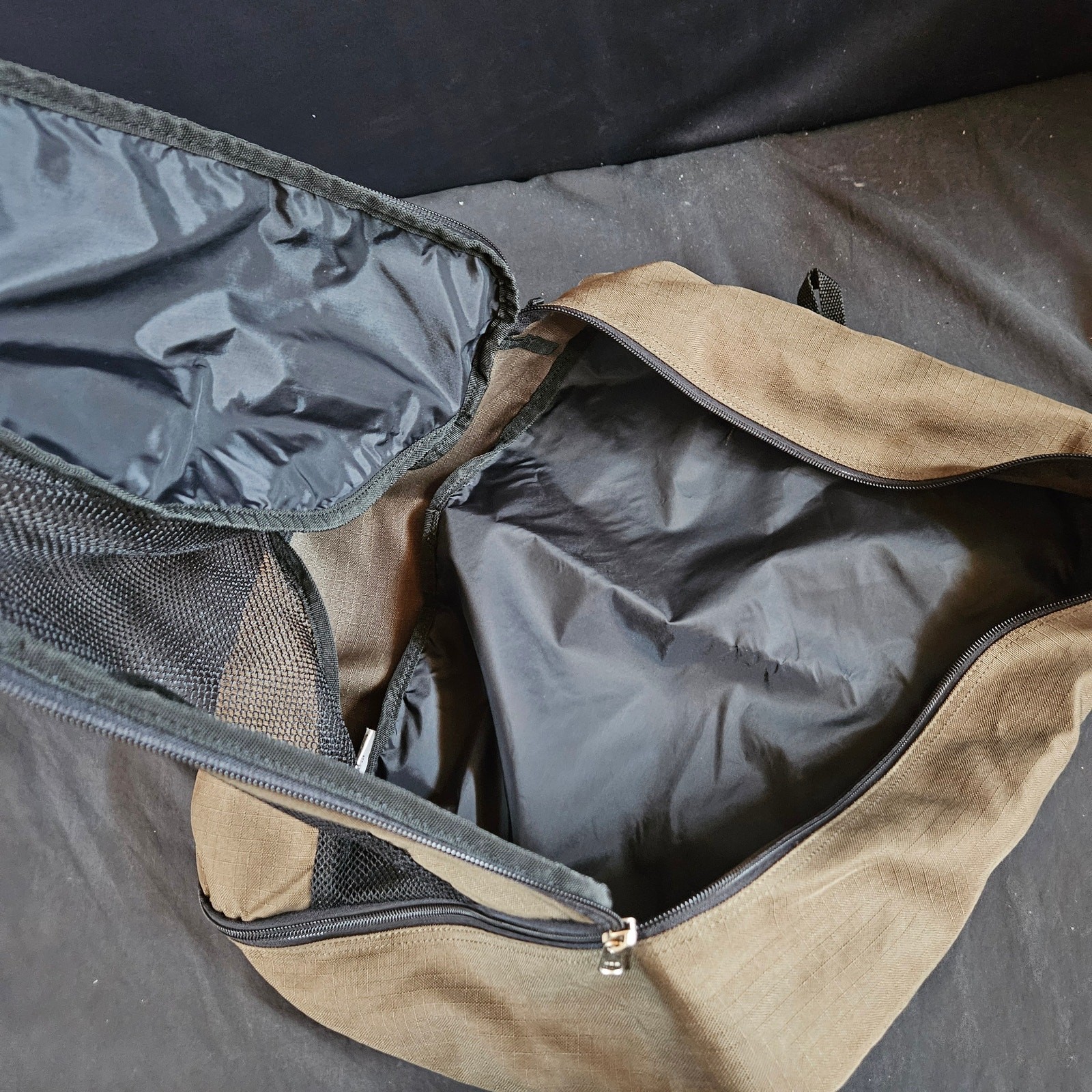 Columbia Nylon Packing Box Zip Up Bag Outdoors Camping Hiking Travel
