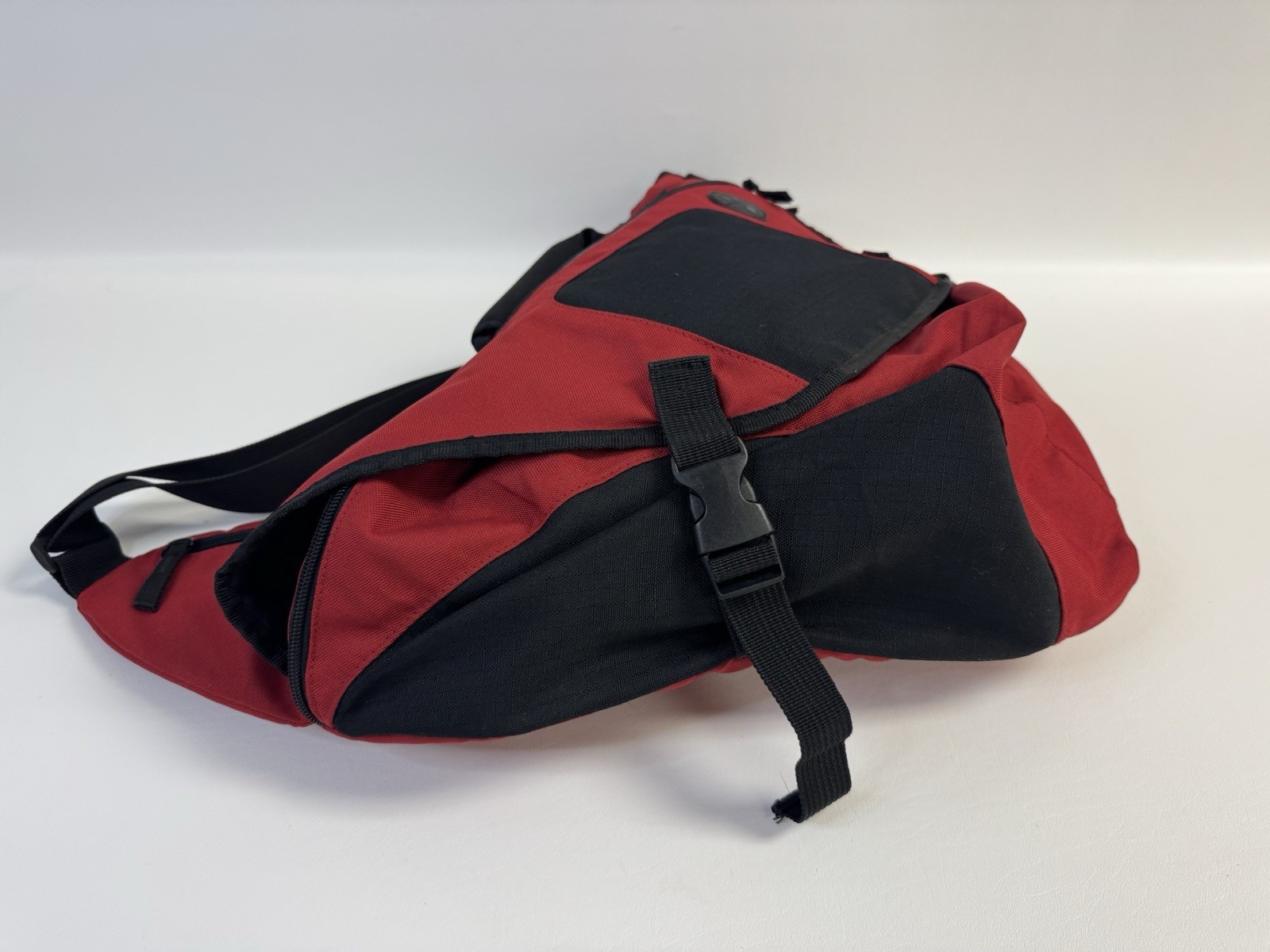 Vtg GAP 2005 Sling Bag Y2K Single Strap Crossbody Shoulder Backpack Gorpcore Red