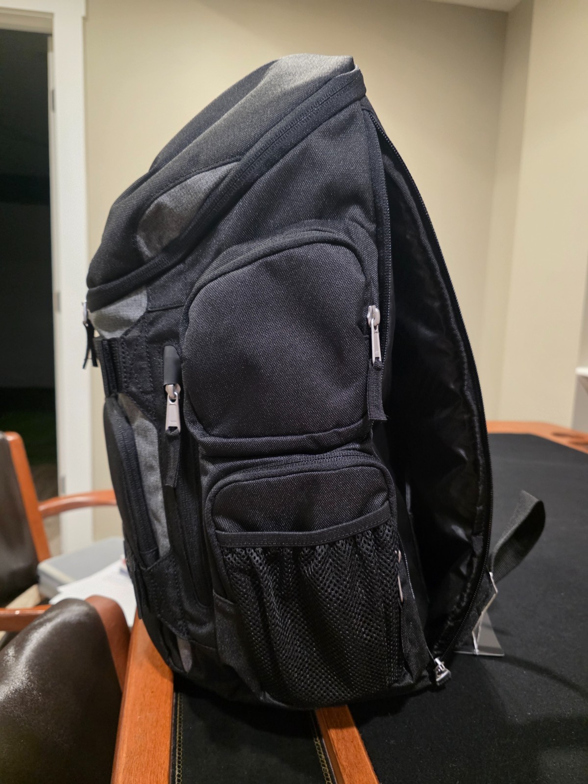 OAKLEY – Enduro 2.0 30L Backpack Laptop – School College Back Pack – Black