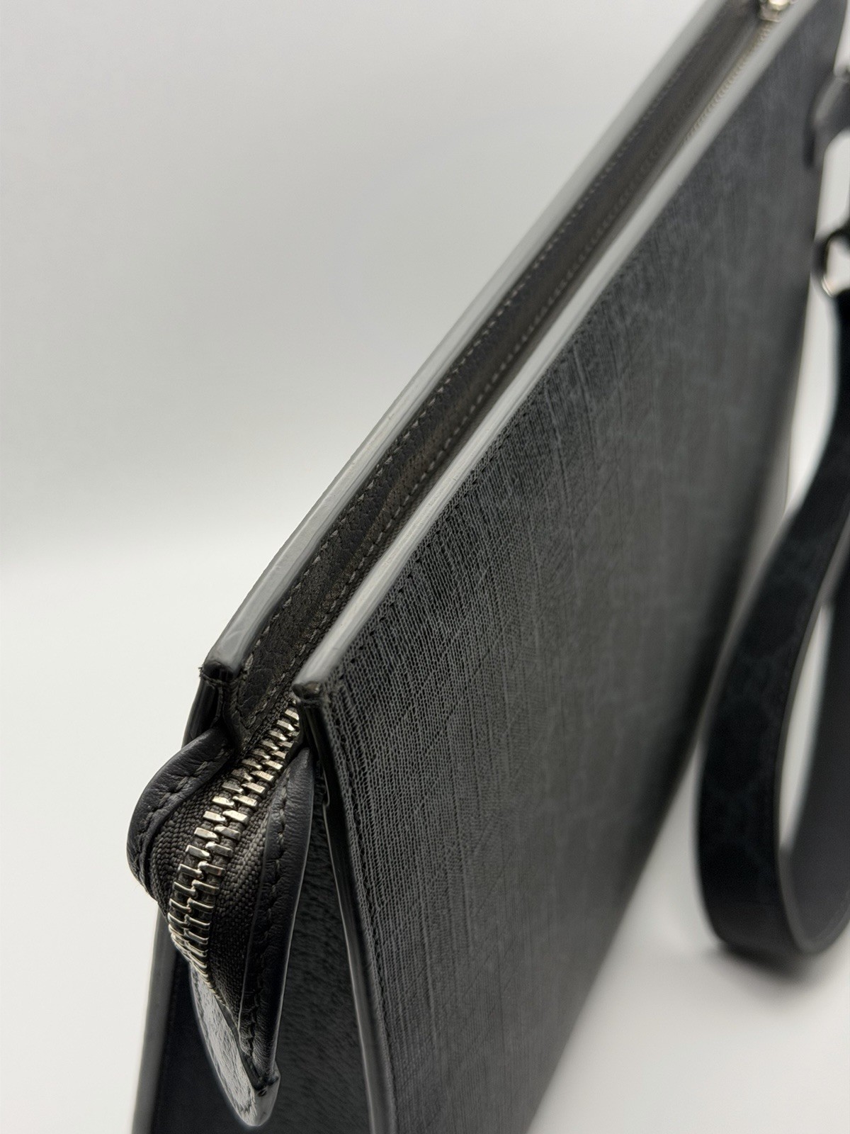 GUCCI GG Supreme Pouch With Wrist Strap