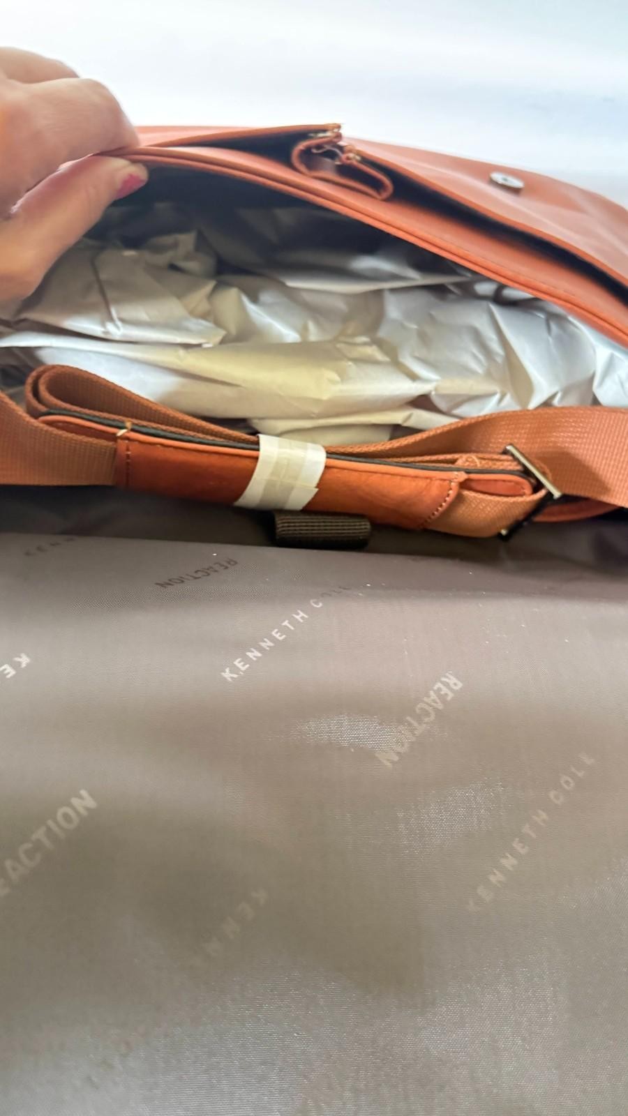 Kenneth Cole REACTION Risky Business Messenger Full-Grain Colombian Leather