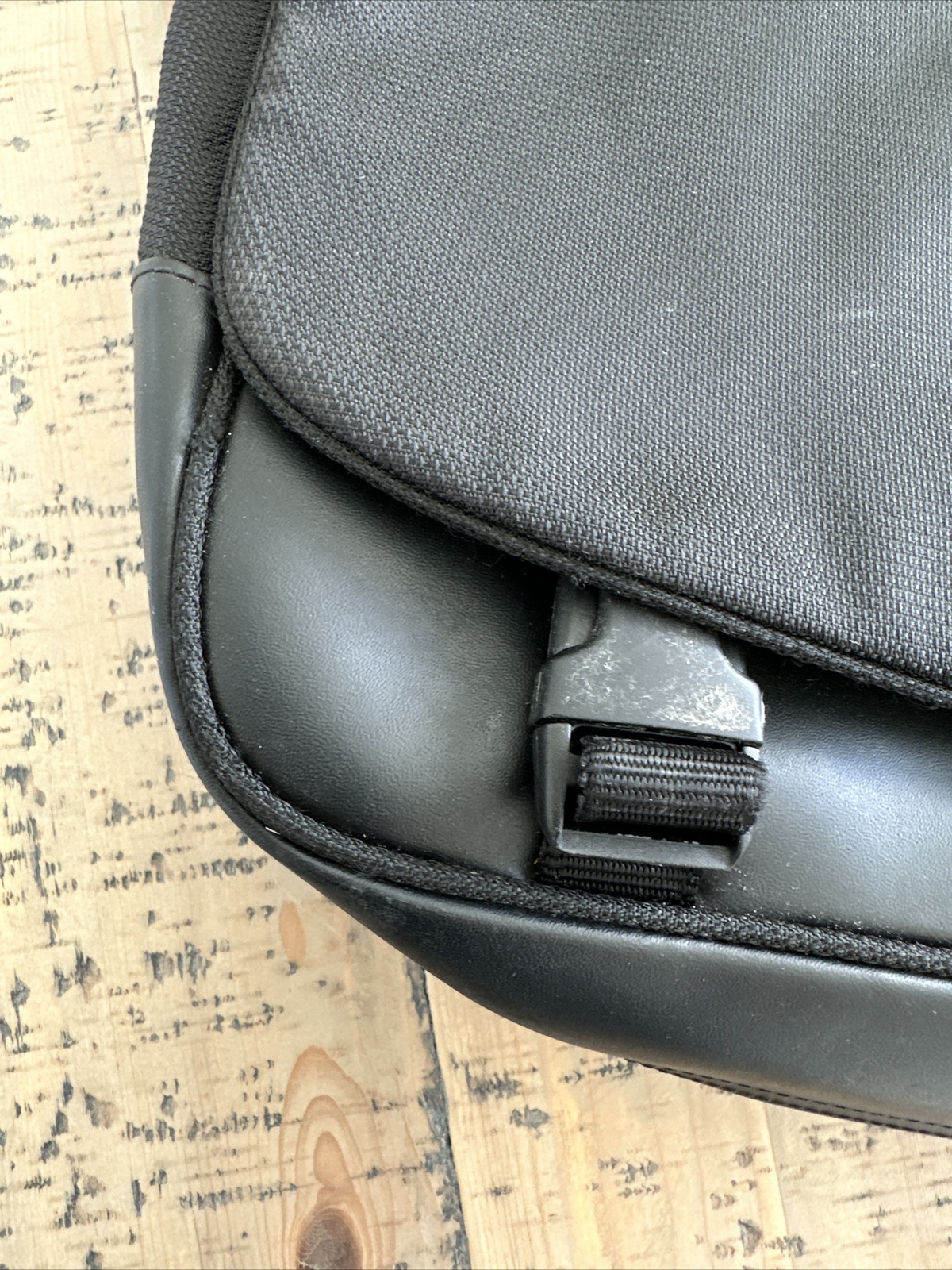 TUMI T2 Black Ballistic Nylon Carry On MESSENGER Bag Shoulder Laptop Tote 508C