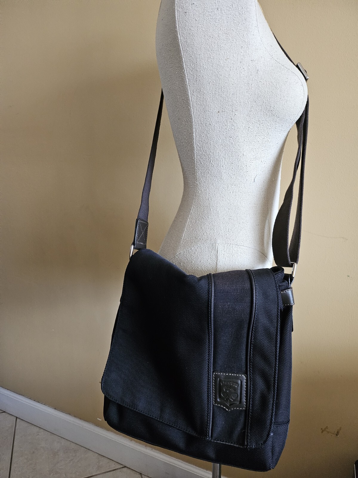 LACOSTE VTG Messenger Laptop Crossbody Bag 10.5x13x3 Inch Nylon Canvas.