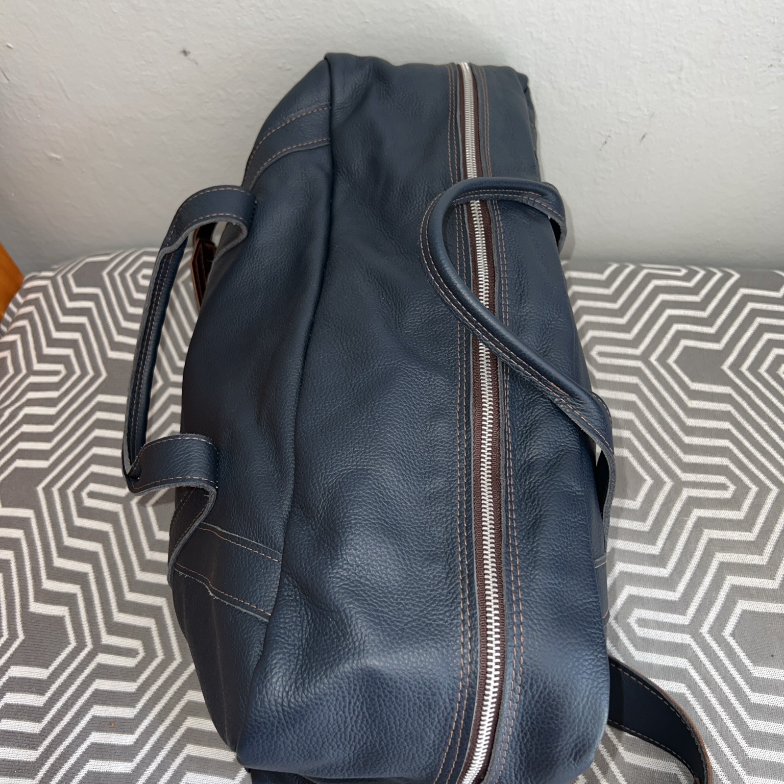 Ian James Navy Blue Leather Logan Duffle 20x12x7 Sport/Travel Shoulder Strap Bag