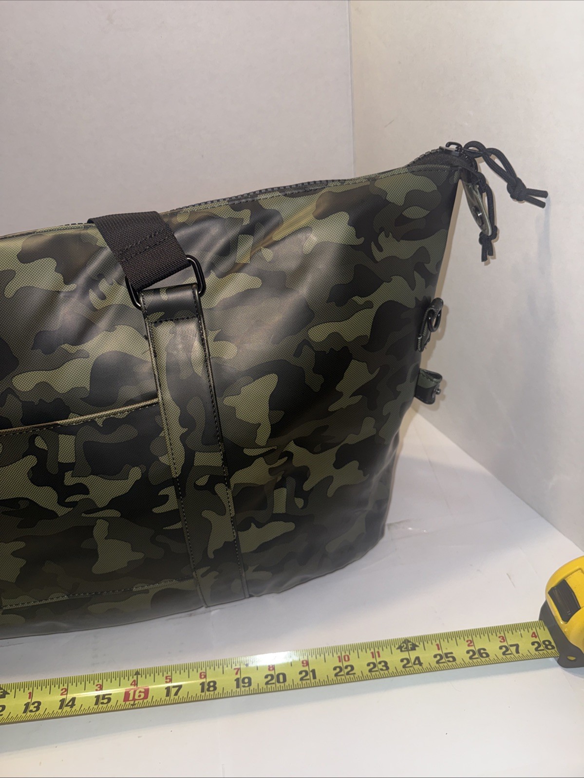 Duchamp Rubberized Camo Tote Duffle Bag Carryall Travel Gym Weekender USB cable
