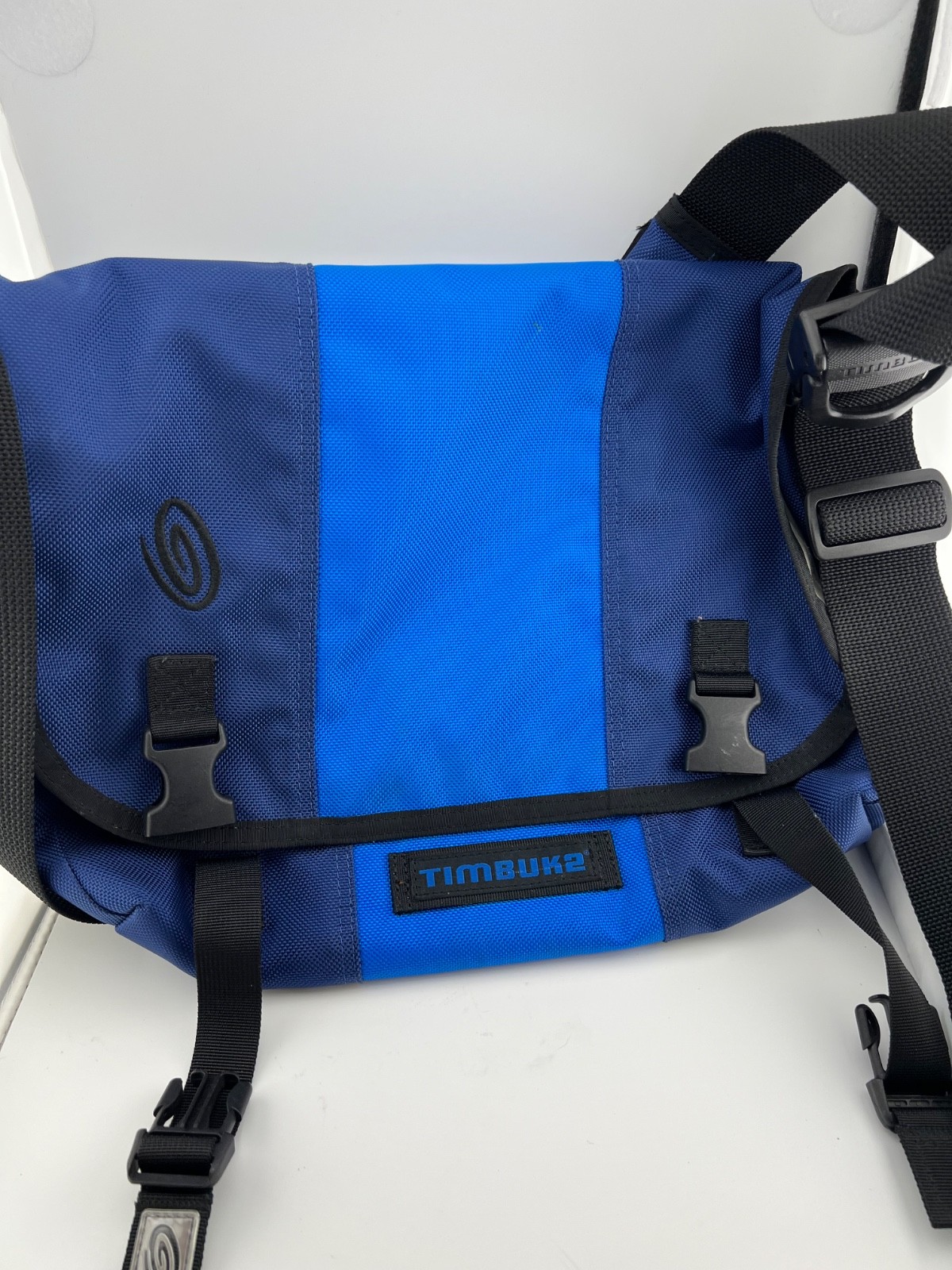 Timbuk2 Classic Messenger Bag Blue Two Tone Color Block Commuter Laptop Medium