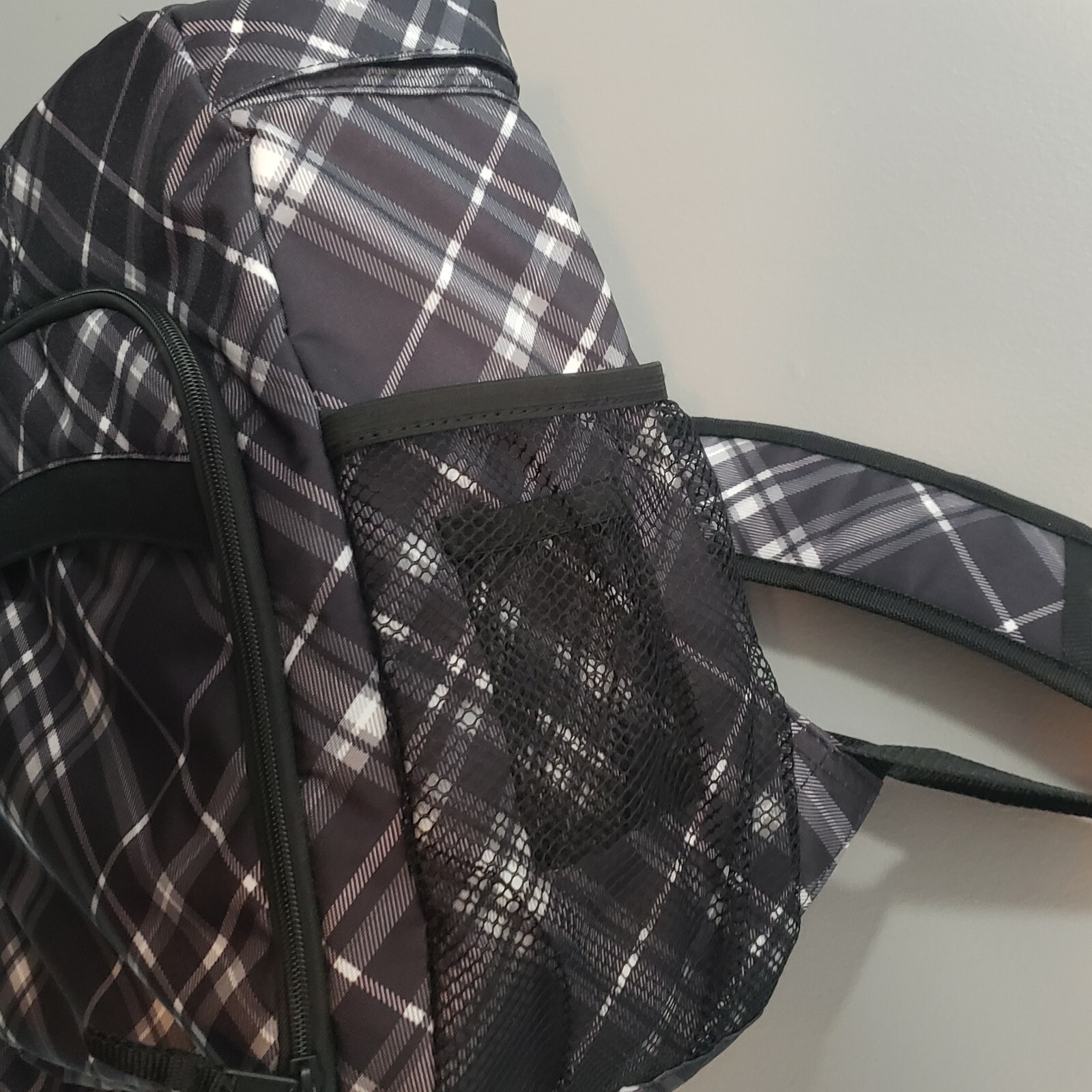 Thirty One Sling Bag Crosshatch Grey & Black Plaid Travel Hiking Backpack NWOT