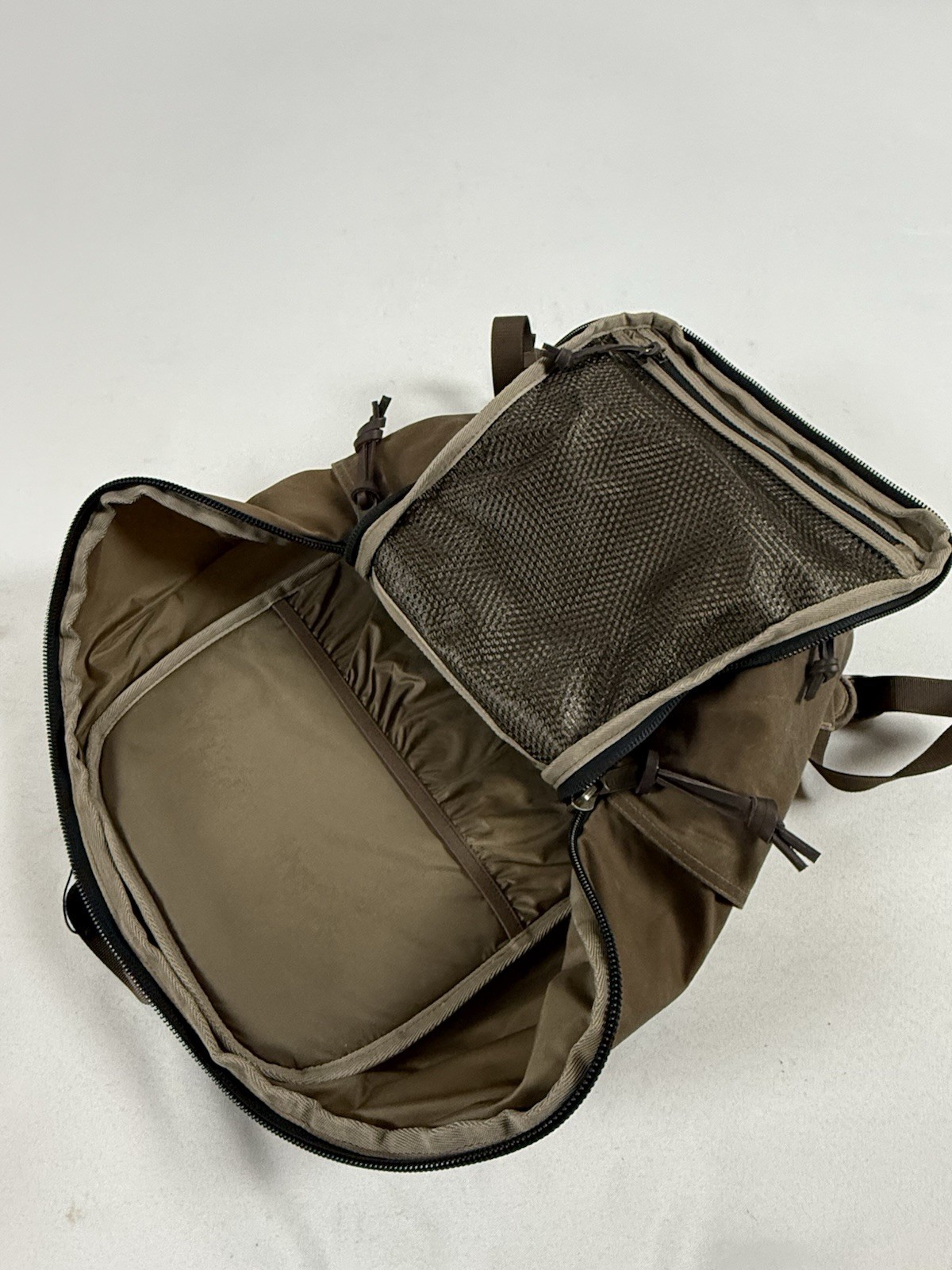FILSON TRAPPER CREEK 28L BACKPACK DARK TAN NWT