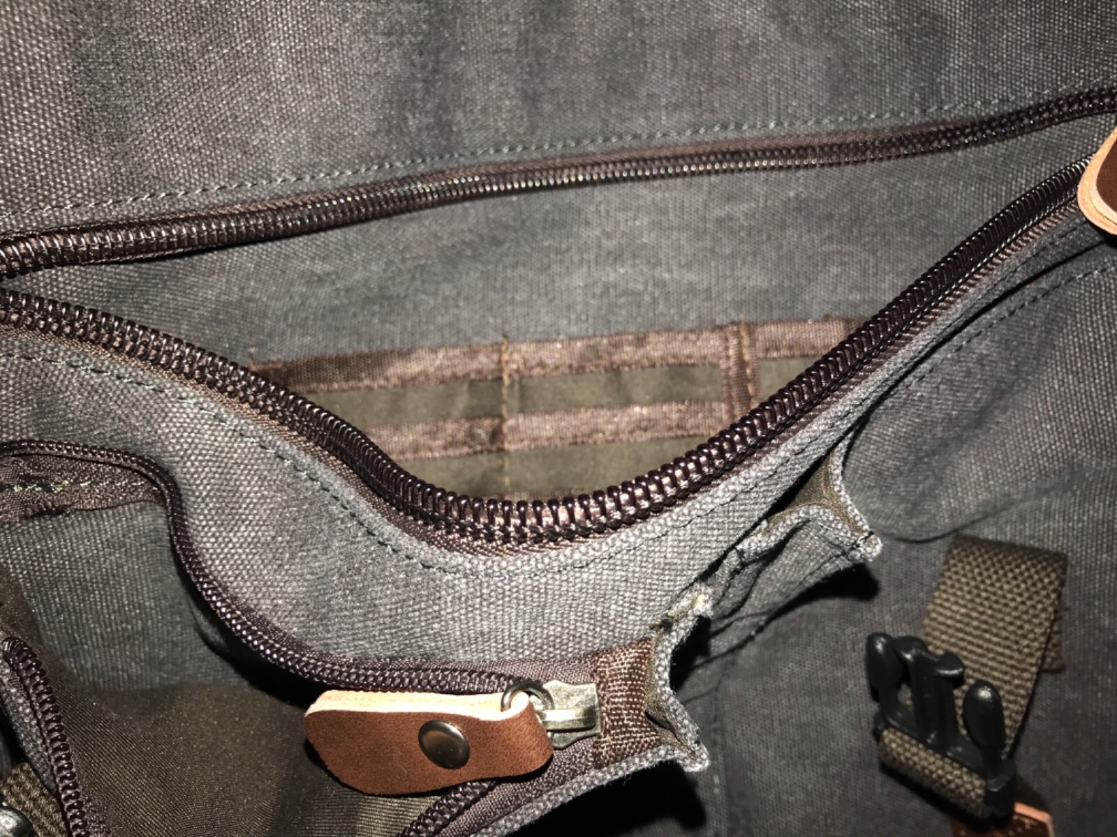 Ravuo Messenger Bag – Water Resistant – Canvas Satchel 15.6 17 Inch Laptop NWOT