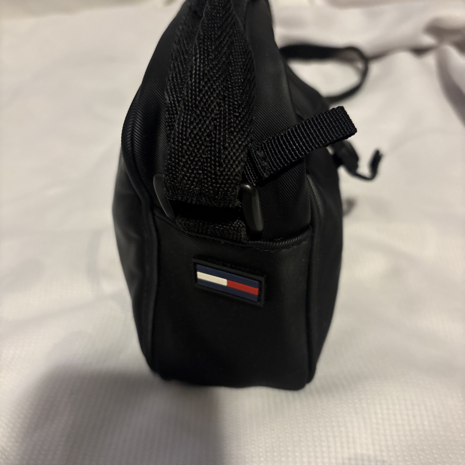 Vintage-Tommy Hilfiger Unisex Medium Black Crossbody Bag Adjustable.
