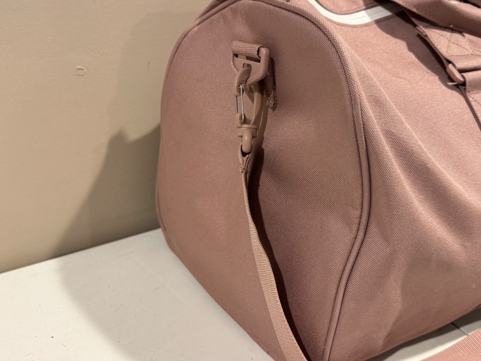 Herschel Supply Novel Duffle Bag Ash Rose / Pink Travel Bag 11.75 x 20.5 x 10
