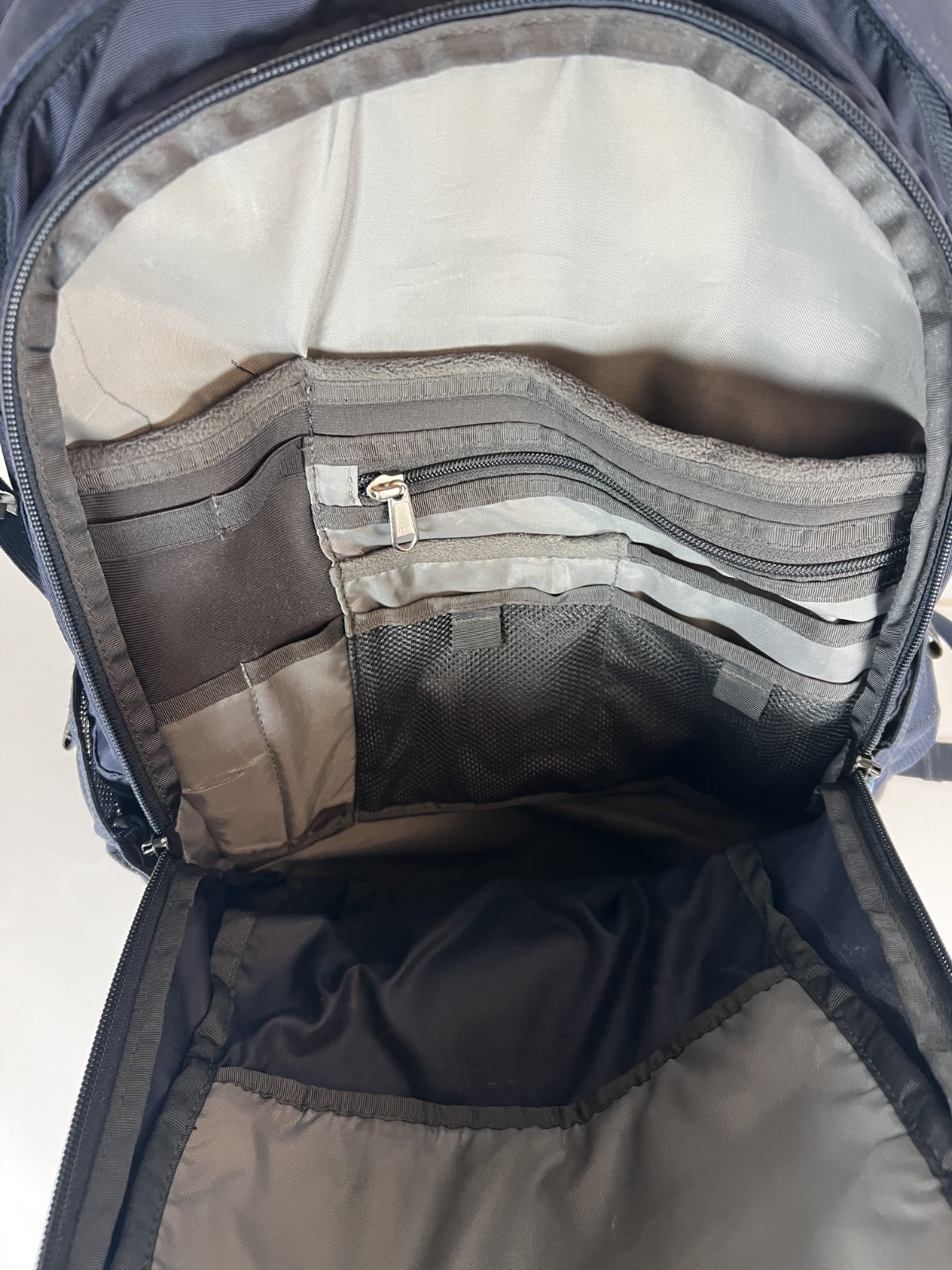 The North Face Recon 30L Backpack Dark Blue School Laptop Tablet NF00CLG4 USED