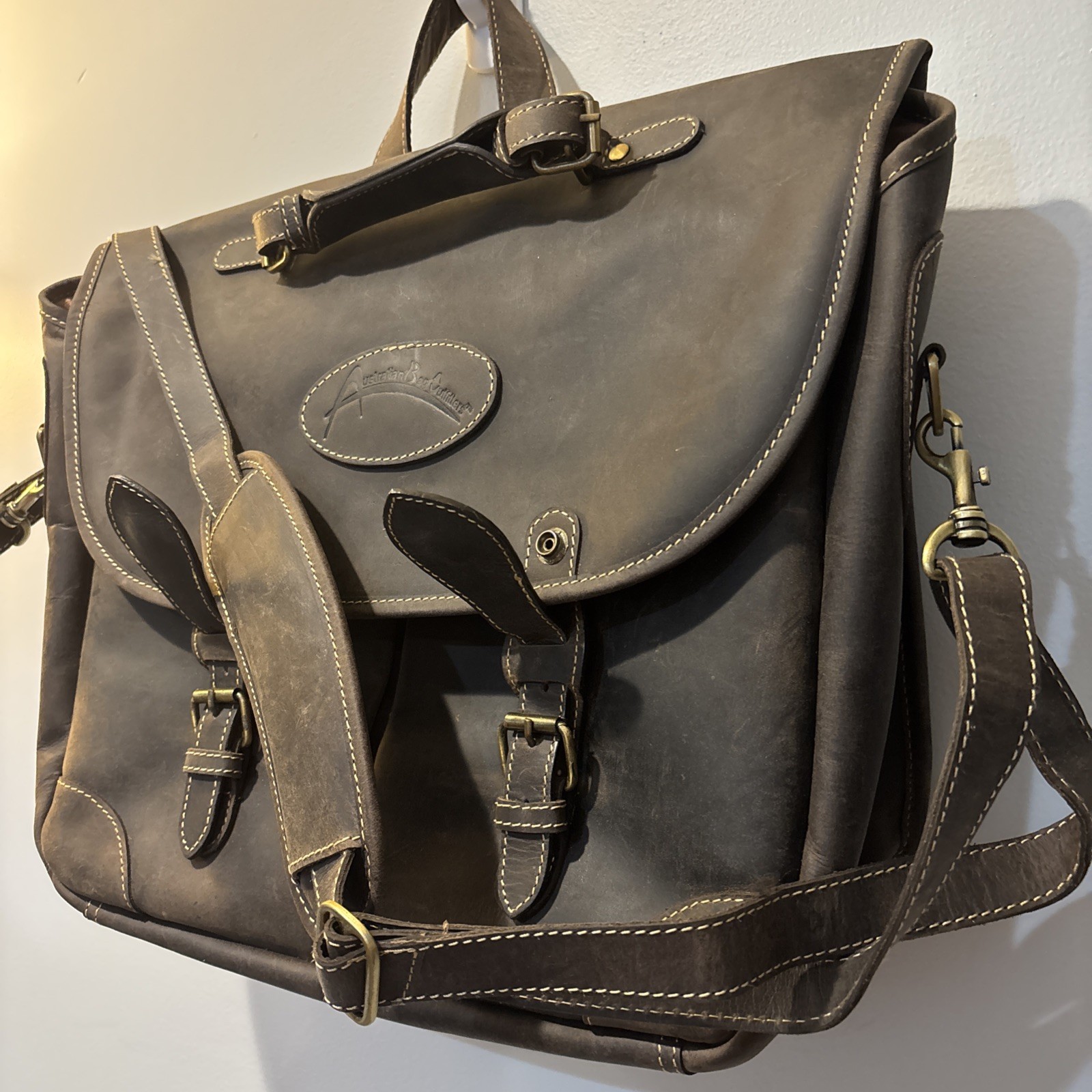 VTG Australian Bag Outfitter Brown Suede Messenger Bag Buckles Sturdy Strap