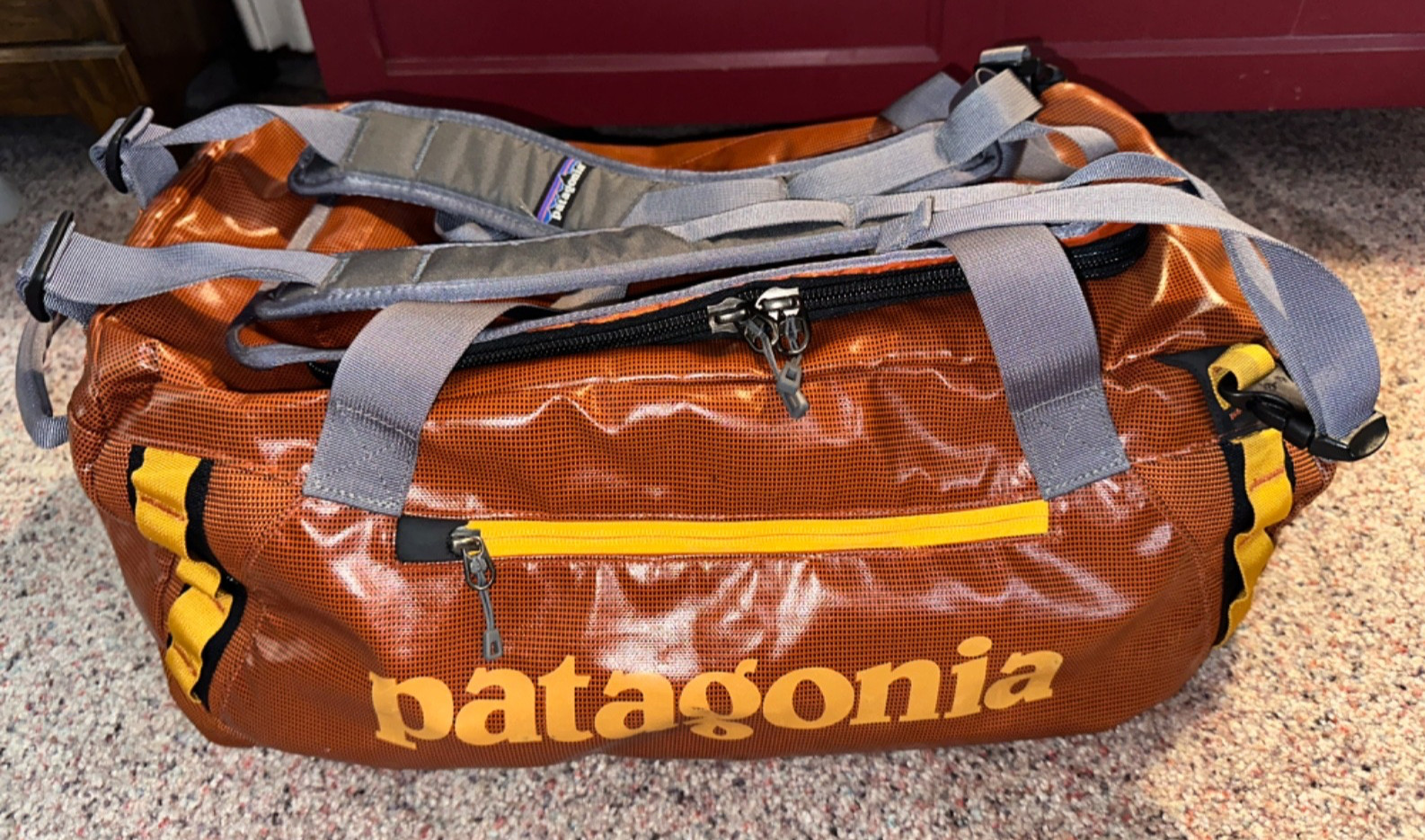 PATAGONIA Black Hole Duffel Bag 60 L Copper Ore Shiny version EUC