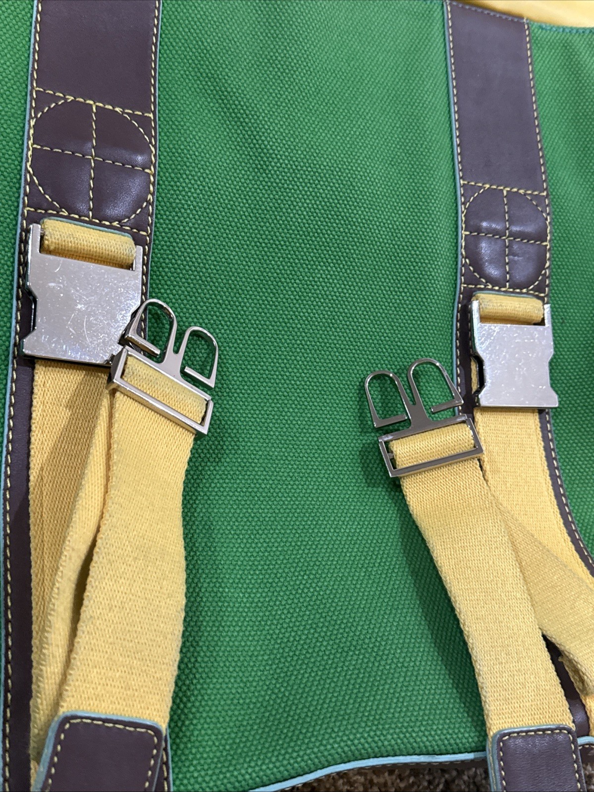 Plank Canvas Kelly Green Messenger Bag Magnet, Buckle, Zip And Snap Closure.Yoga