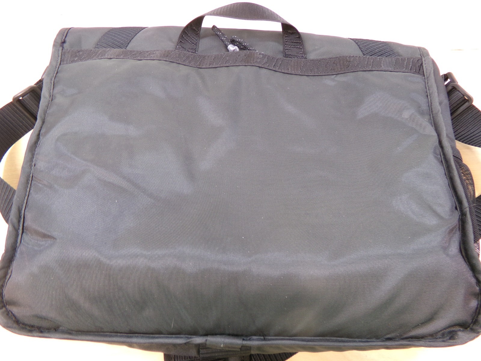 Nike Sportswear Essentials Shoulder Messenger Bag Laptop Tote Black DB0498-010