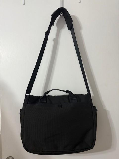 Tumi T-Tech Essential Gear Crossbody/Shoulder Laptop Messenger Bag