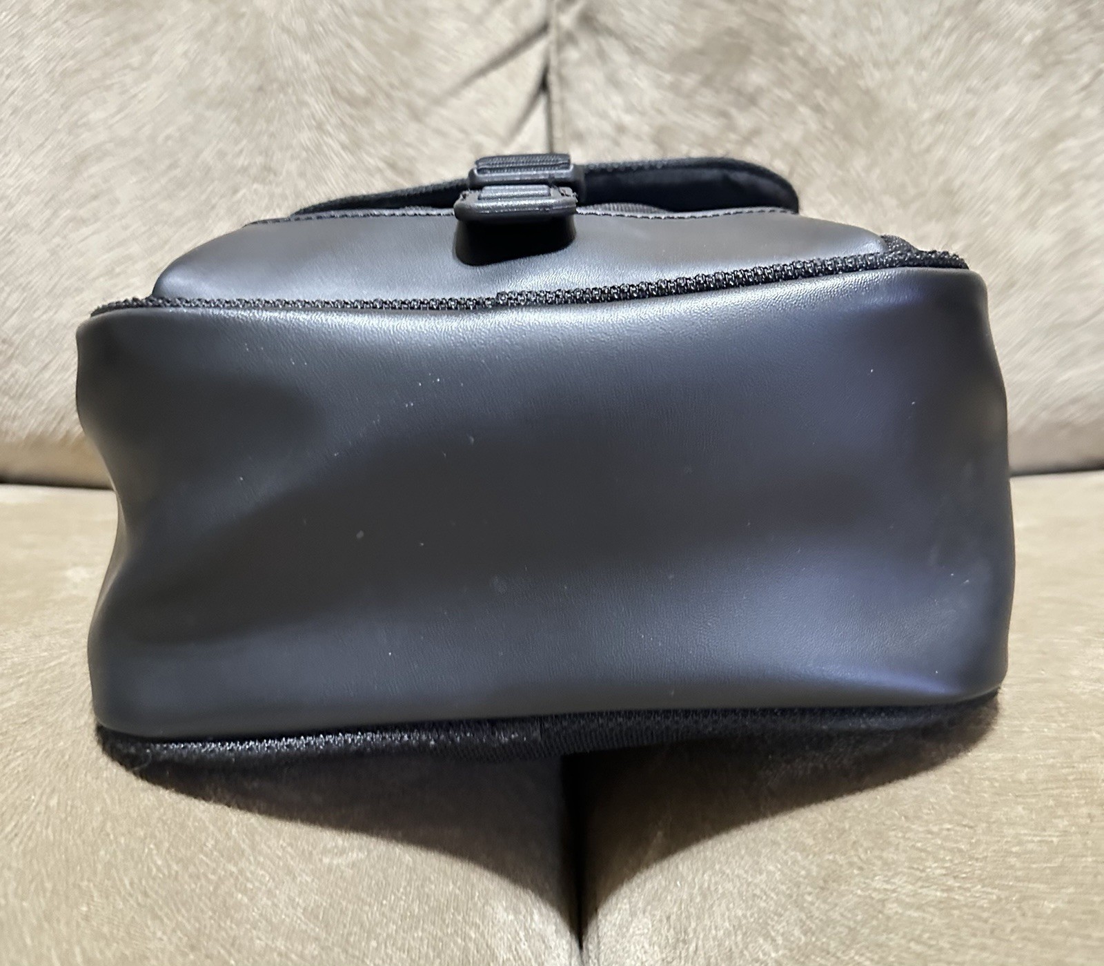 TUMI T2 Ballistic Nylon Men’s Shoulder Bag Small Black